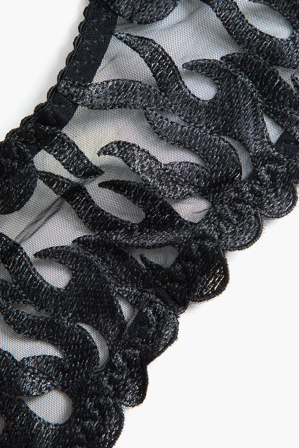 Σετ Εσώρουχων Με Κεντημένη Αλυσίδα Και Λεπτομέρεια Στο Κόψιμο