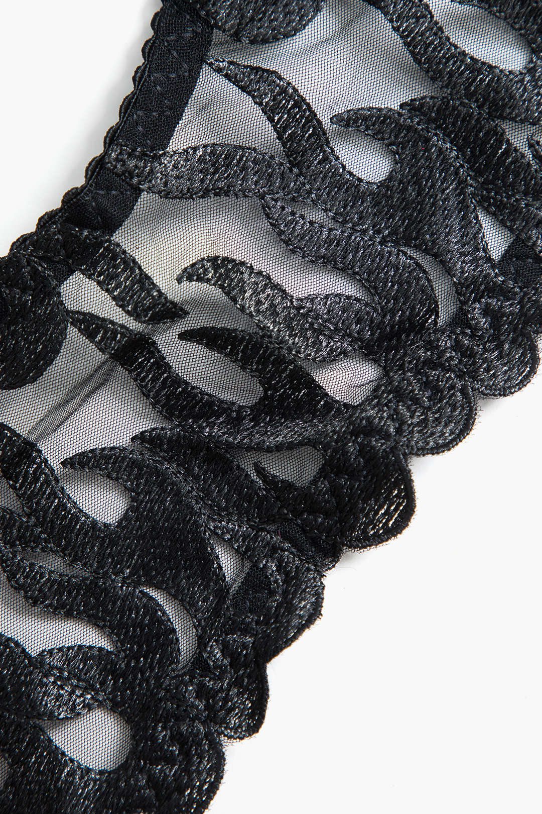 Σετ Εσώρουχων Με Κεντημένη Αλυσίδα Και Λεπτομέρεια Στο Κόψιμο