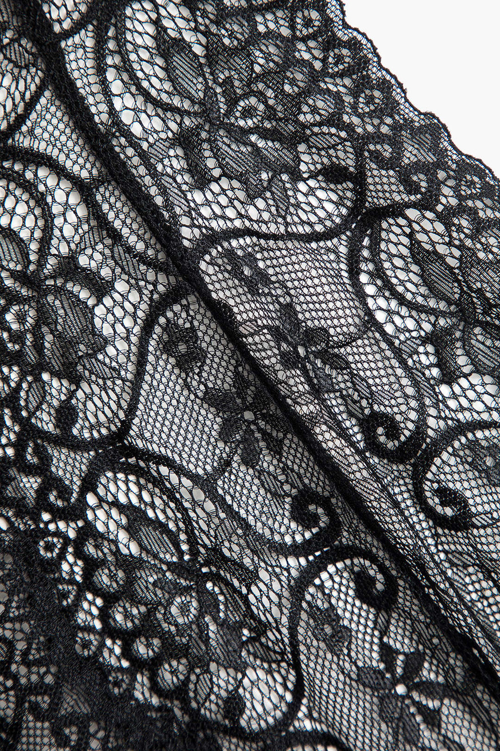 Σετ Καλτσοδέτας Με Ντεκολτέ Και Κοψίματα Από Απλή Δαντέλα