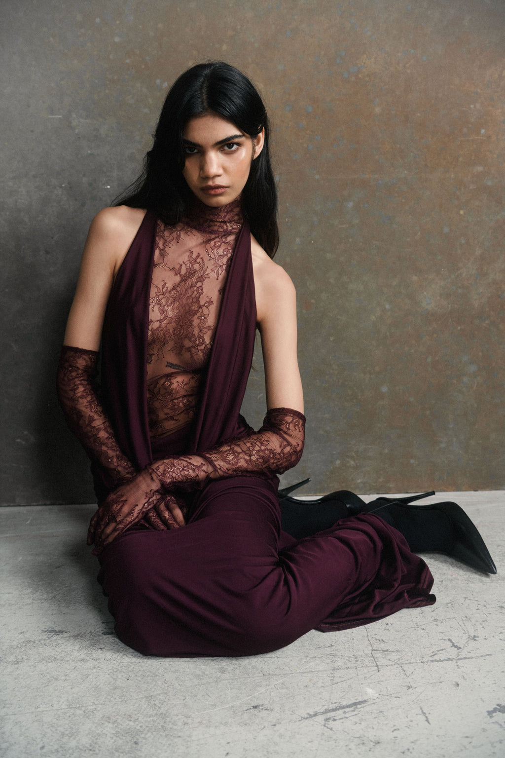 Φόρεμα Adalyn Με Μπορντό Δαντέλα Και Λεπτομέρειες Στο Ντεκολτέ