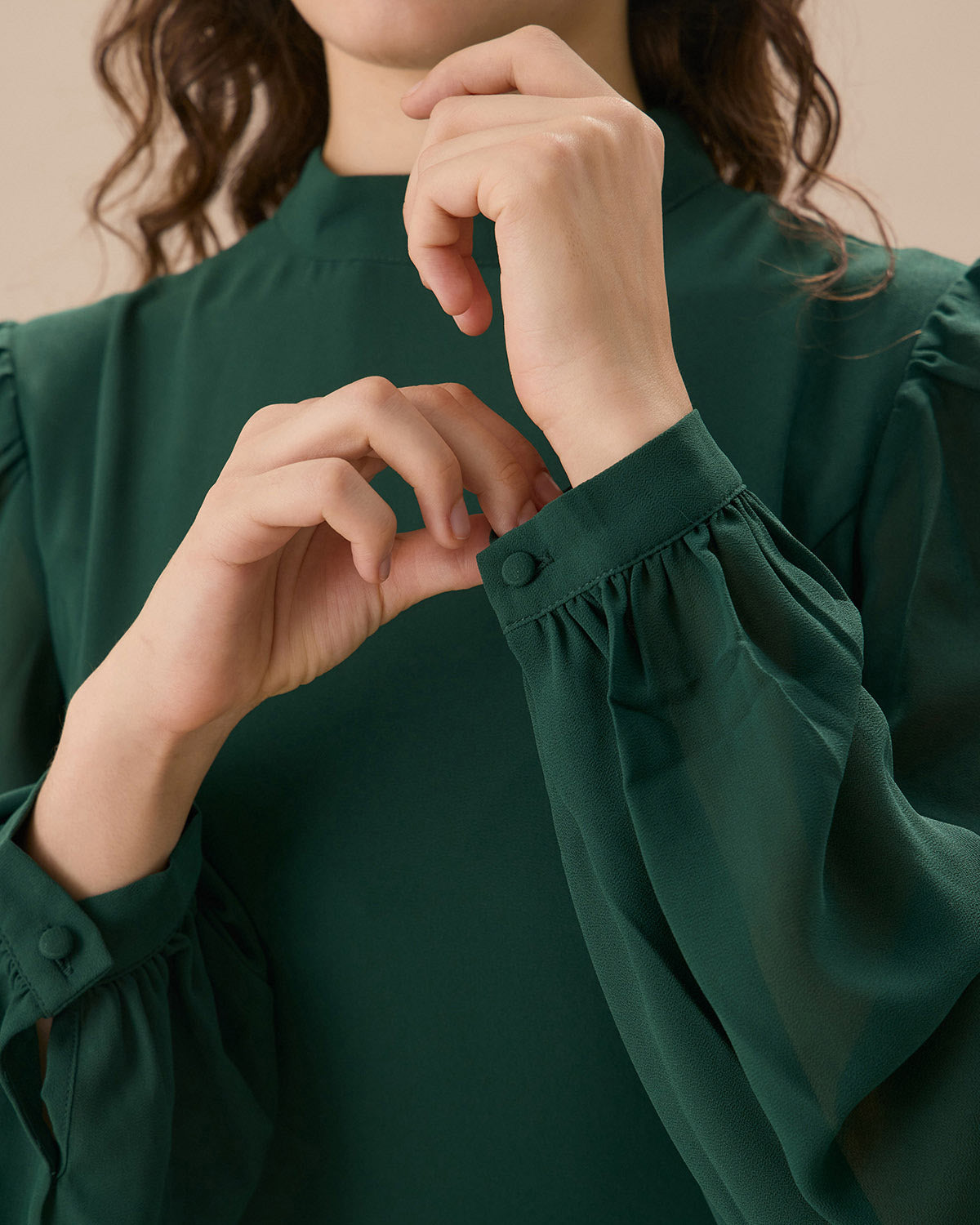 Μίνι Φόρεμα Με Ψηλό Λαιμό Και Σκίσιμο Από Σιφόν