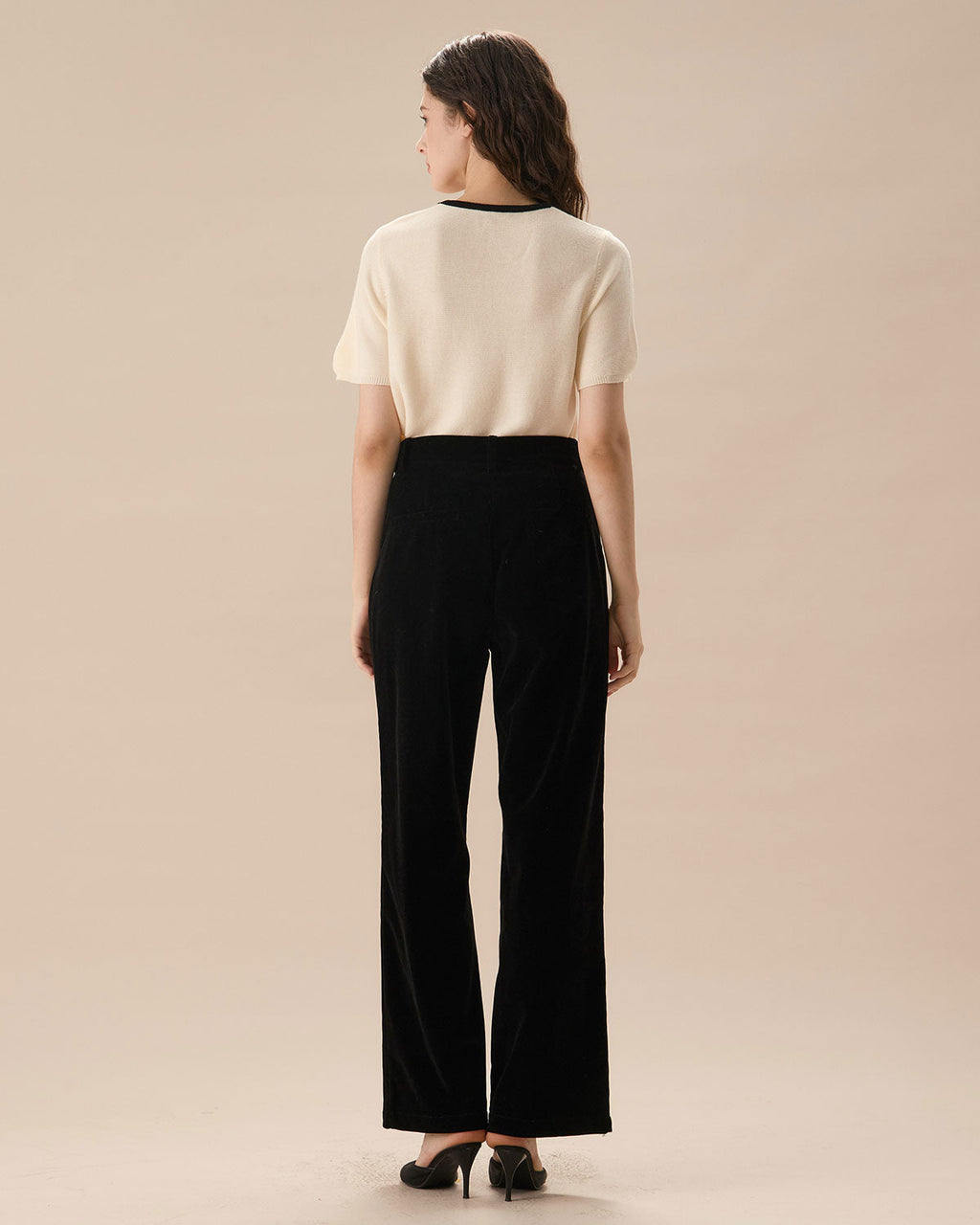 Γυναικείο Μπεζ Πλεκτό Μπλουζάκι Με Λεπτομέρειες Και Ριμπ Ύφανση Σε Αντίθεση