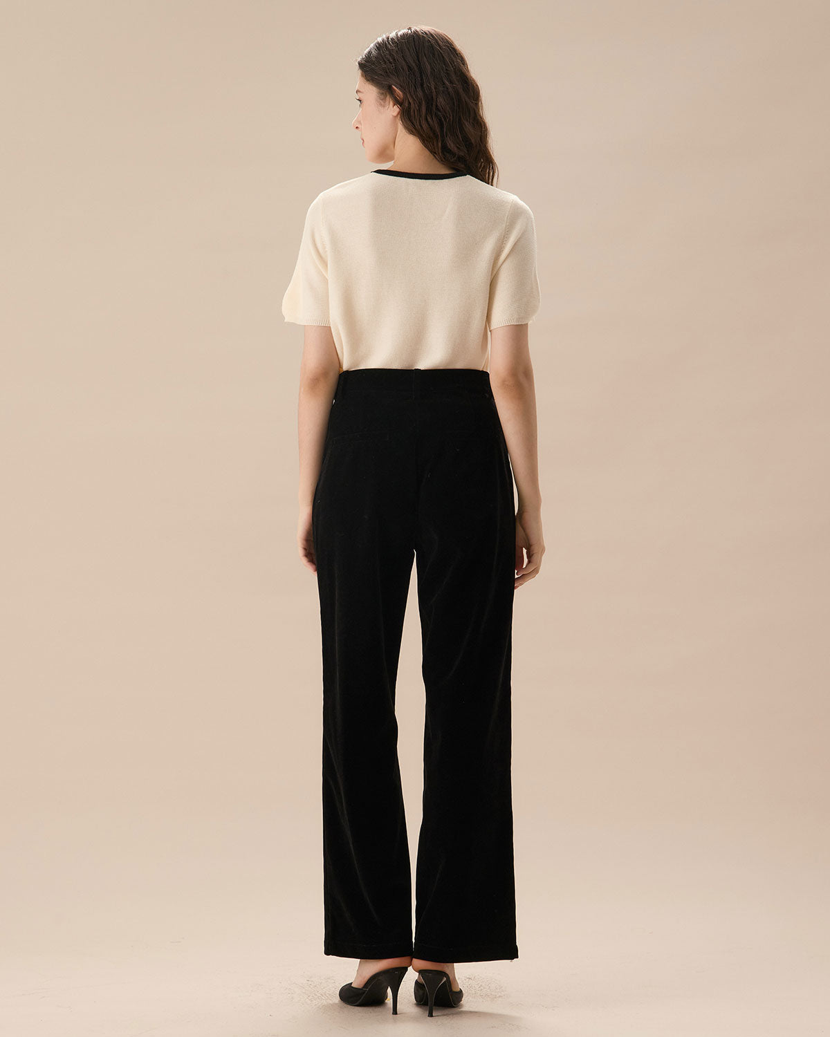 Γυναικείο Μπεζ Πλεκτό Μπλουζάκι Με Λεπτομέρειες Και Ριμπ Ύφανση Σε Αντίθεση