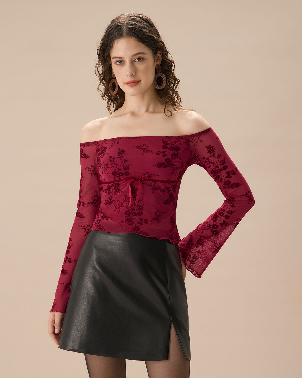 Μπλούζα Με Φλοράλ Ντεκολτέ Και Λαιμόκοψη