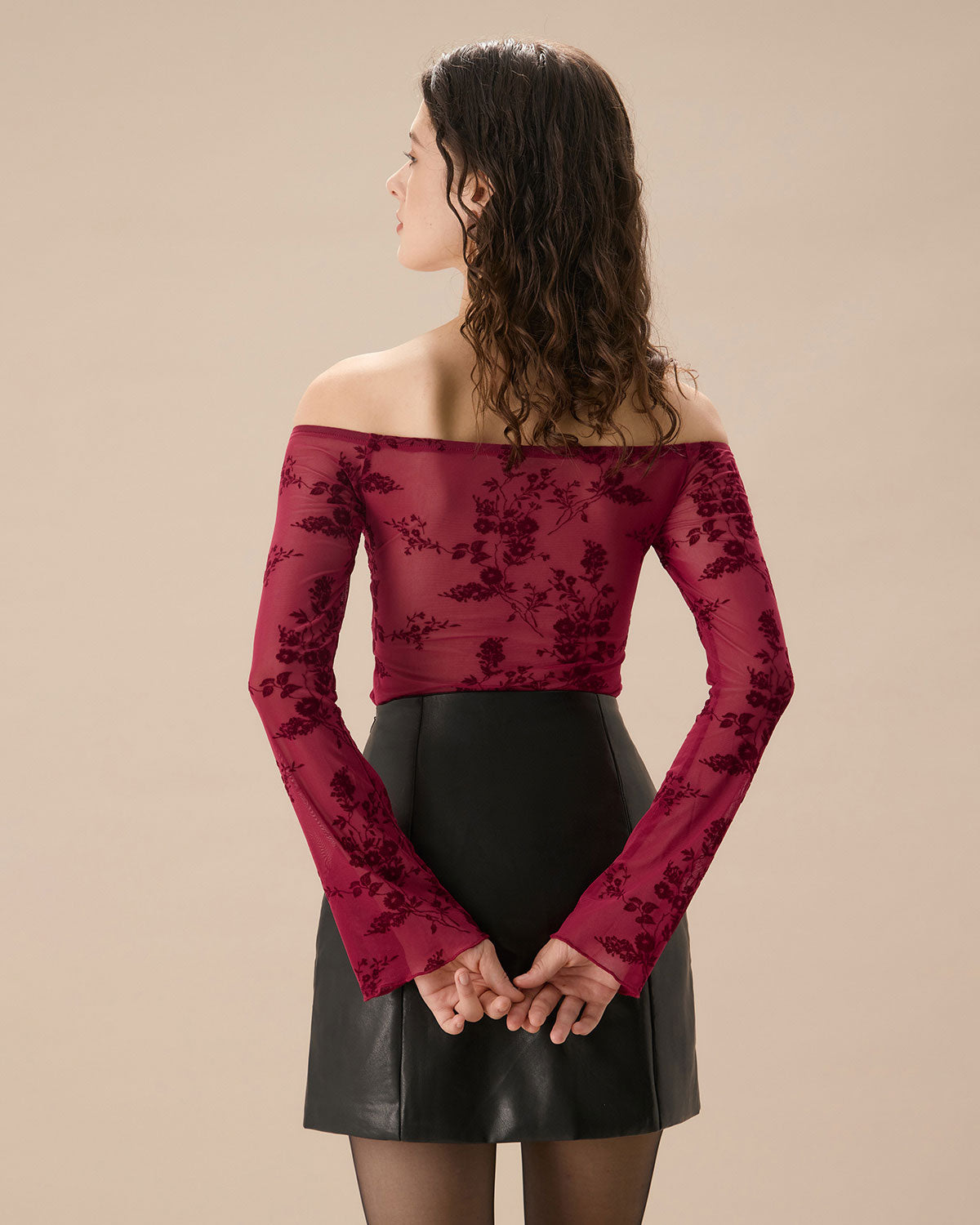 Μπλούζα Με Φλοράλ Ντεκολτέ Και Λαιμόκοψη