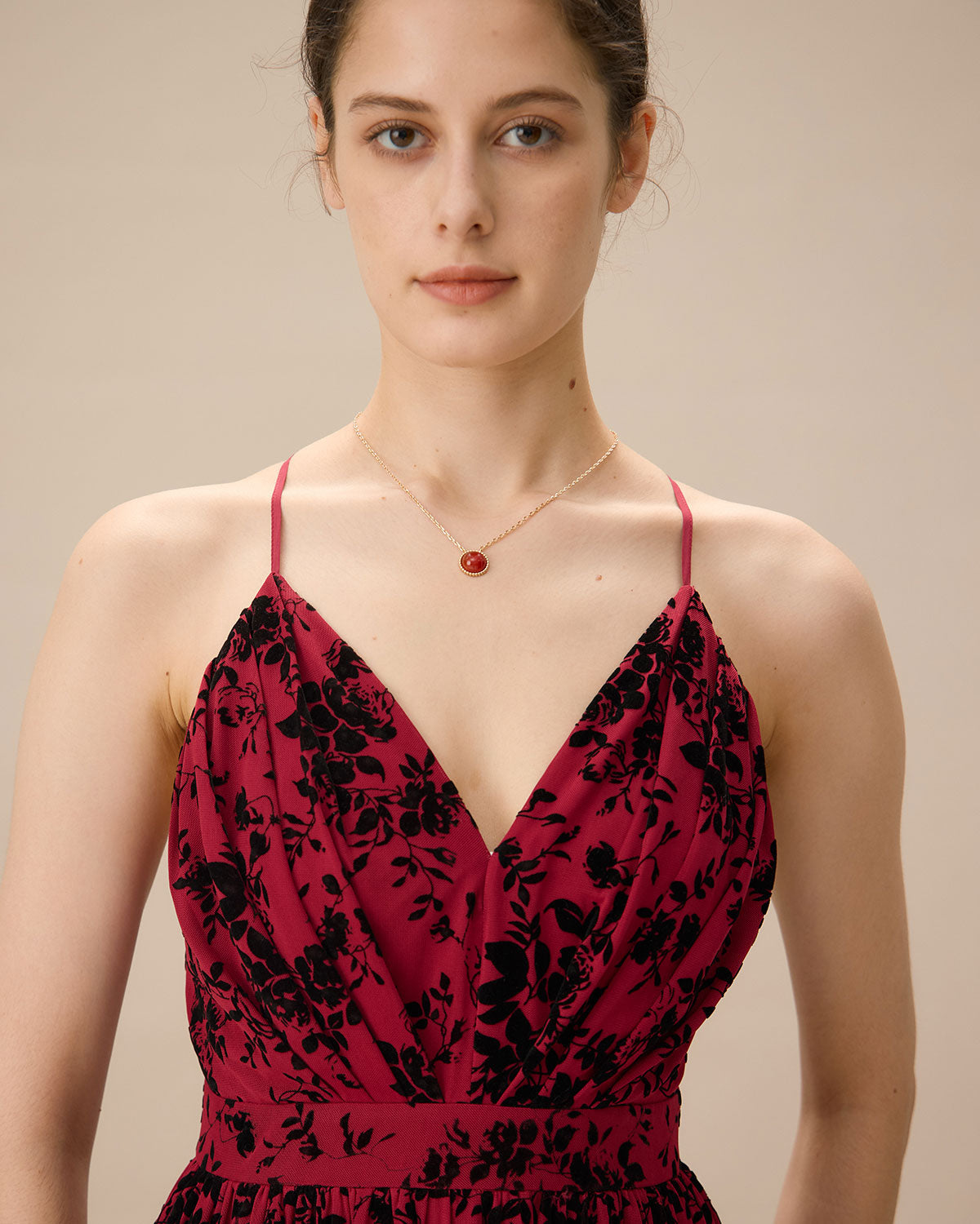 Κόκκινο Μάξι Φόρεμα Με Φλοράλ Μοτίβο Και Σχίσιμο Από Δίχτυ