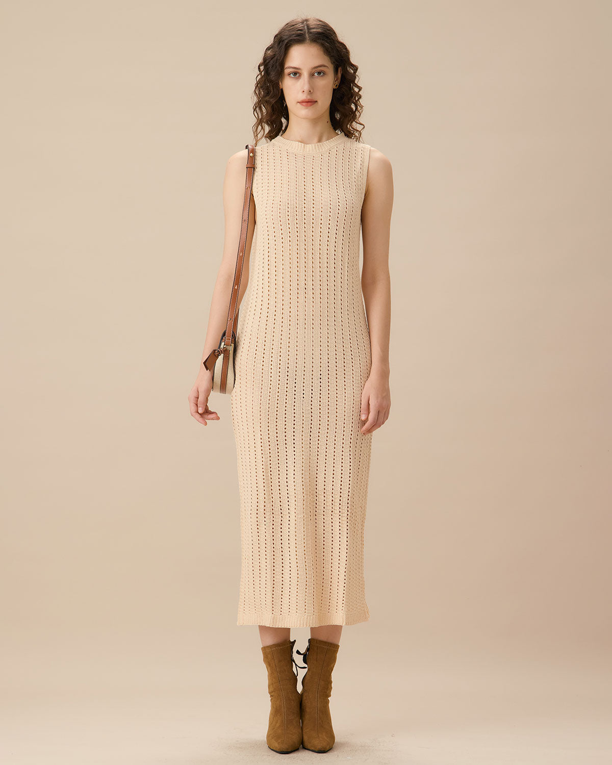 Μπεζ Φόρεμα Με Αμάνικο Πουλόβερ Και Εφαρμοστό Τελείωμα