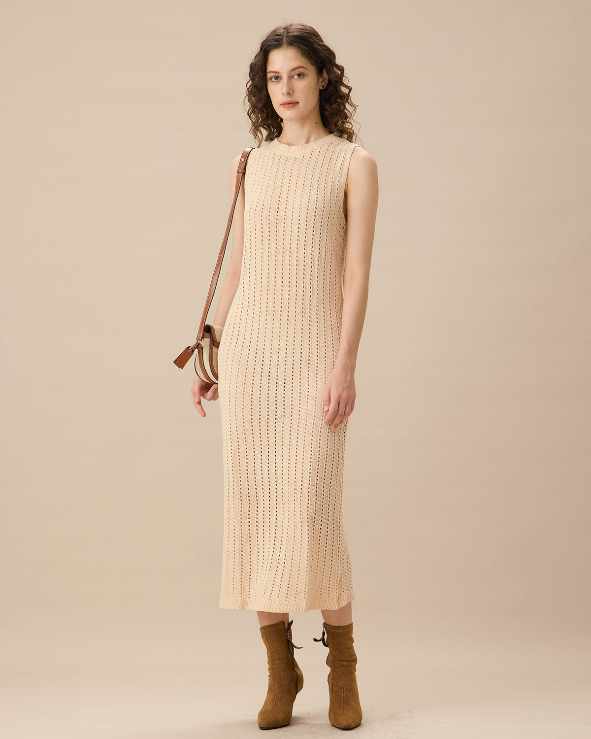 Μπεζ Φόρεμα Με Αμάνικο Πουλόβερ Και Εφαρμοστό Τελείωμα