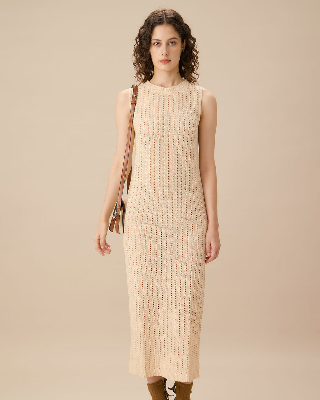 Μπεζ Φόρεμα Με Αμάνικο Πουλόβερ Και Εφαρμοστό Τελείωμα