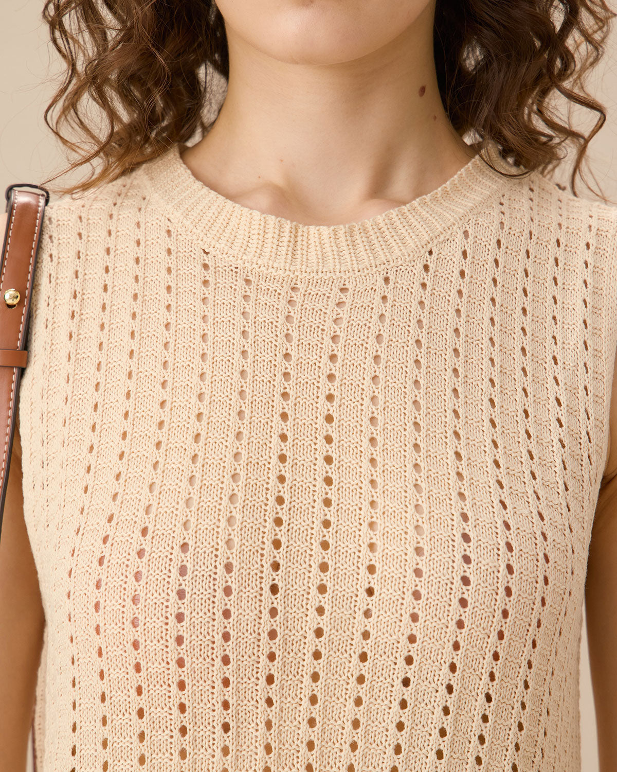 Μπεζ Φόρεμα Με Αμάνικο Πουλόβερ Και Εφαρμοστό Τελείωμα