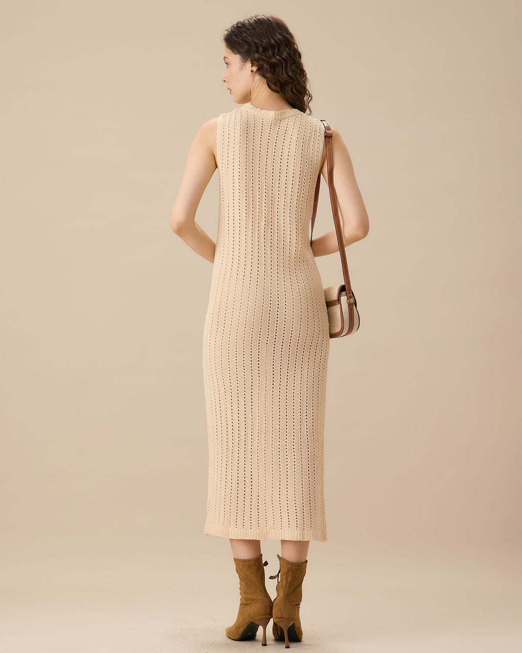 Μπεζ Φόρεμα Με Αμάνικο Πουλόβερ Και Εφαρμοστό Τελείωμα