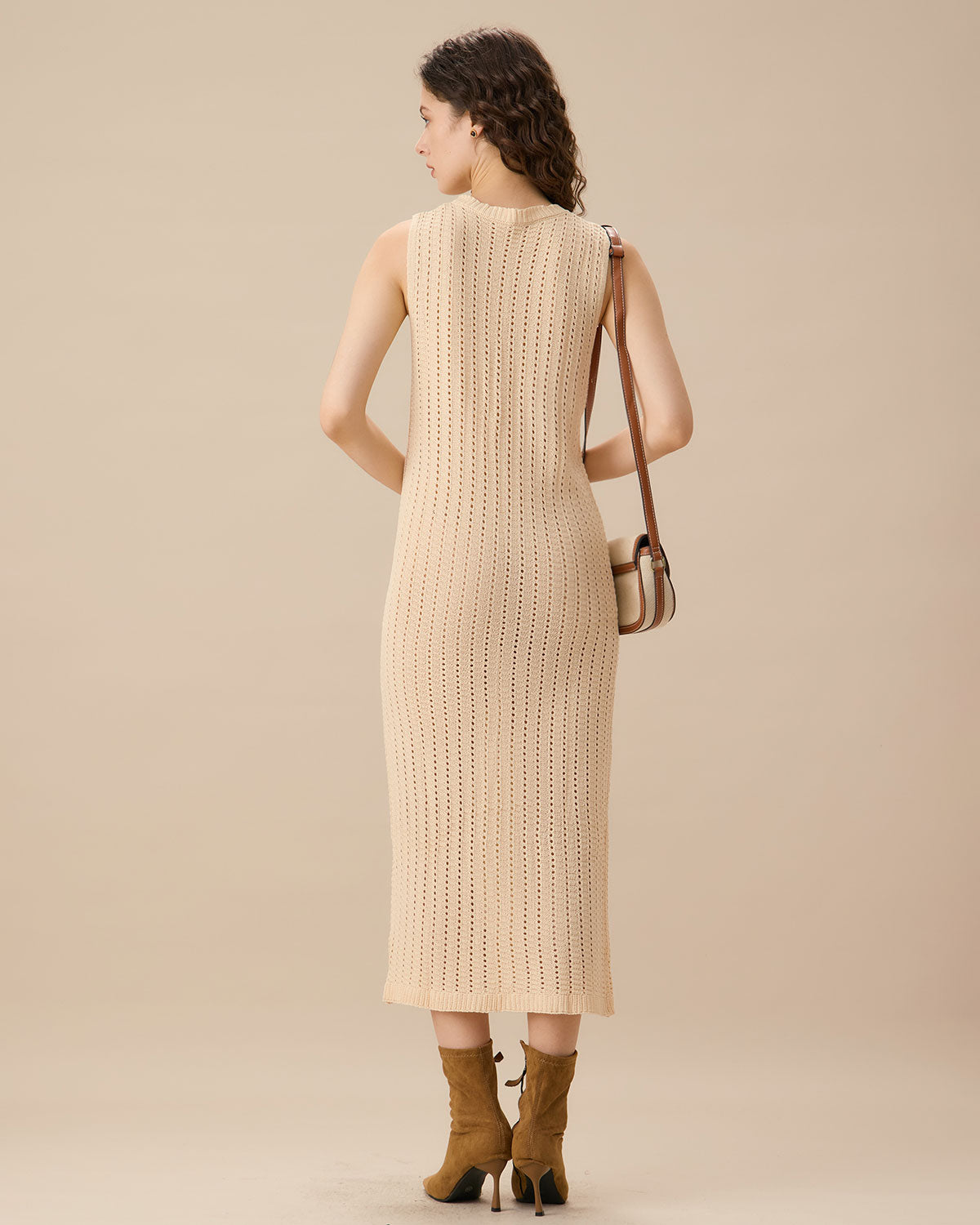 Μπεζ Φόρεμα Με Αμάνικο Πουλόβερ Και Εφαρμοστό Τελείωμα