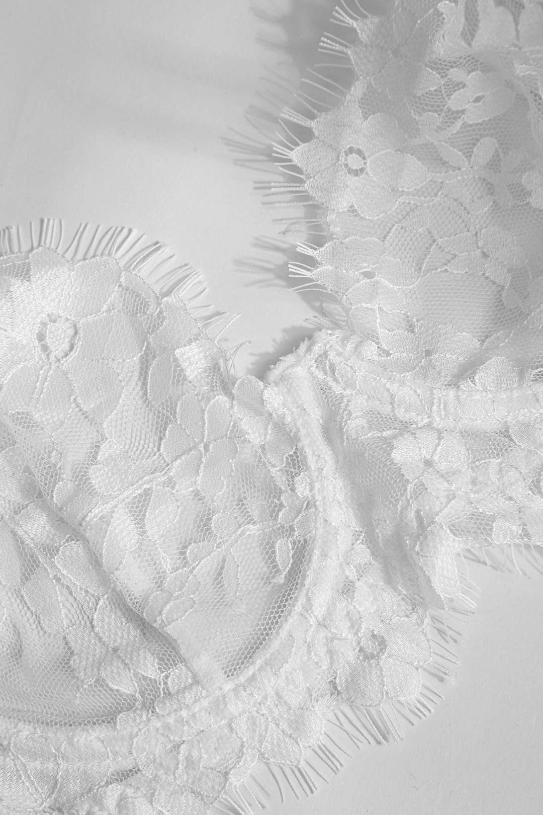 Σετ Ζαρτιέρες Με Δαντέλα Και Διάφανη Σόλα