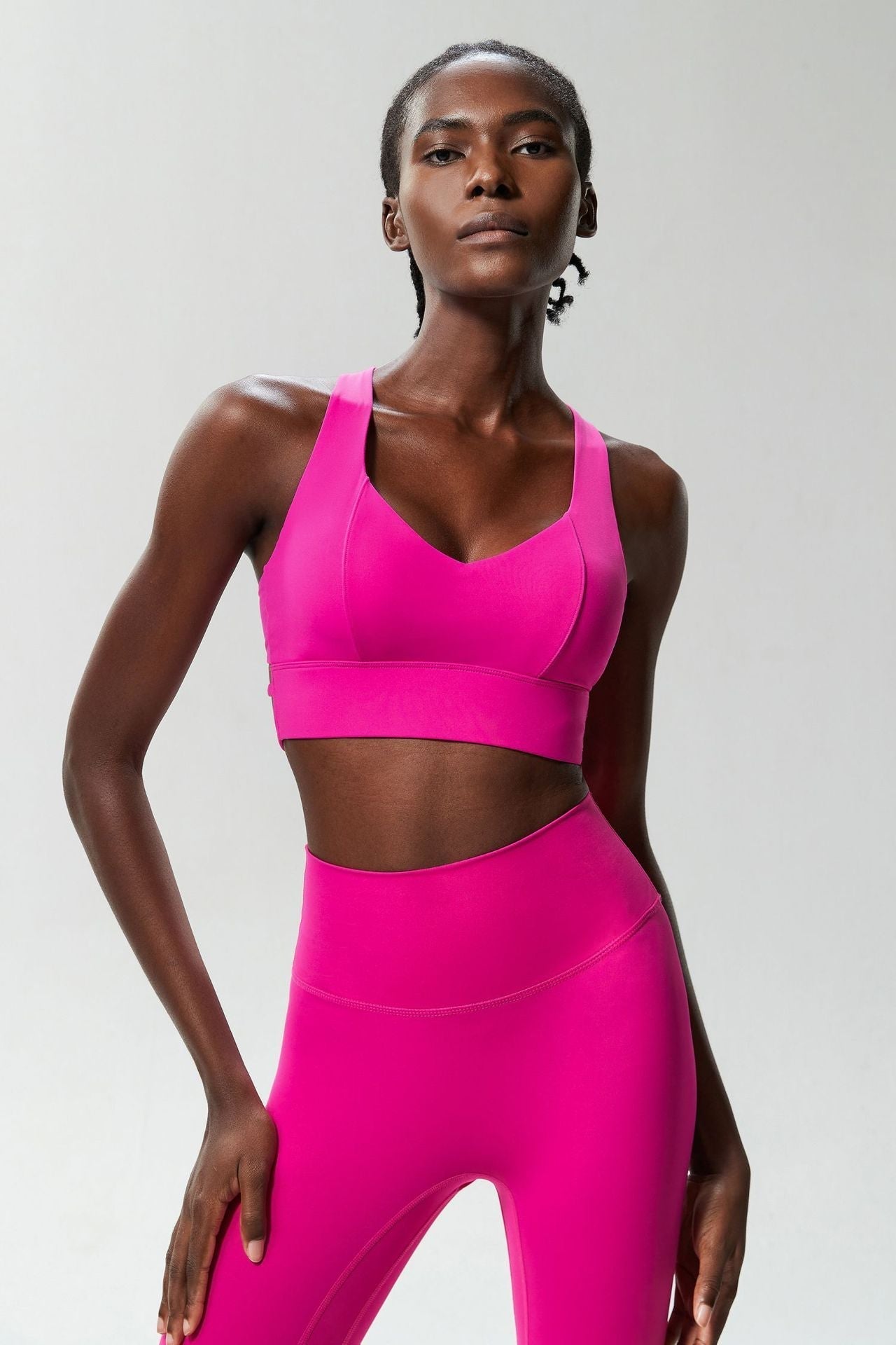 Σουτιέν Racer Με Χιαστί Λεπτομέρειες Στην Πλάτη