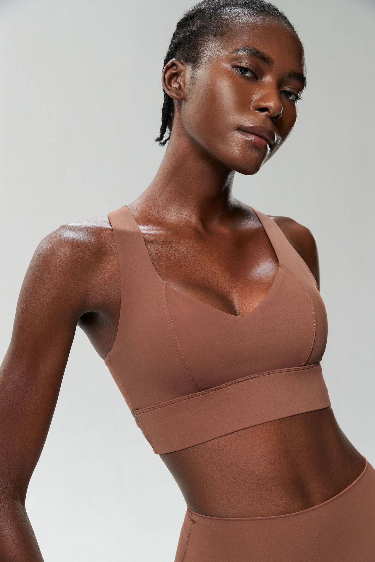 Σουτιέν Racer Με Χιαστί Λεπτομέρειες Στην Πλάτη