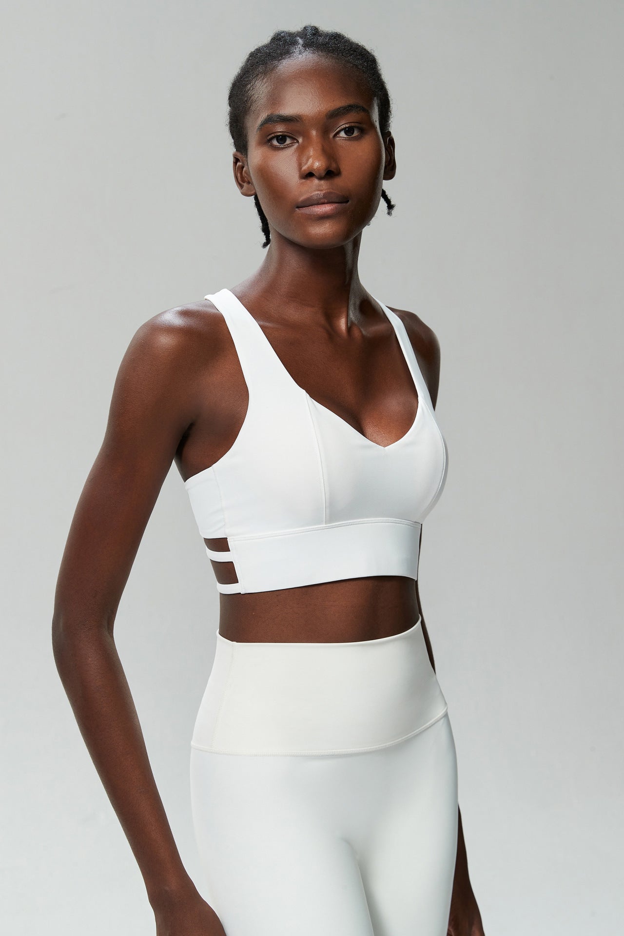 Σουτιέν Racer Με Χιαστί Λεπτομέρειες Στην Πλάτη