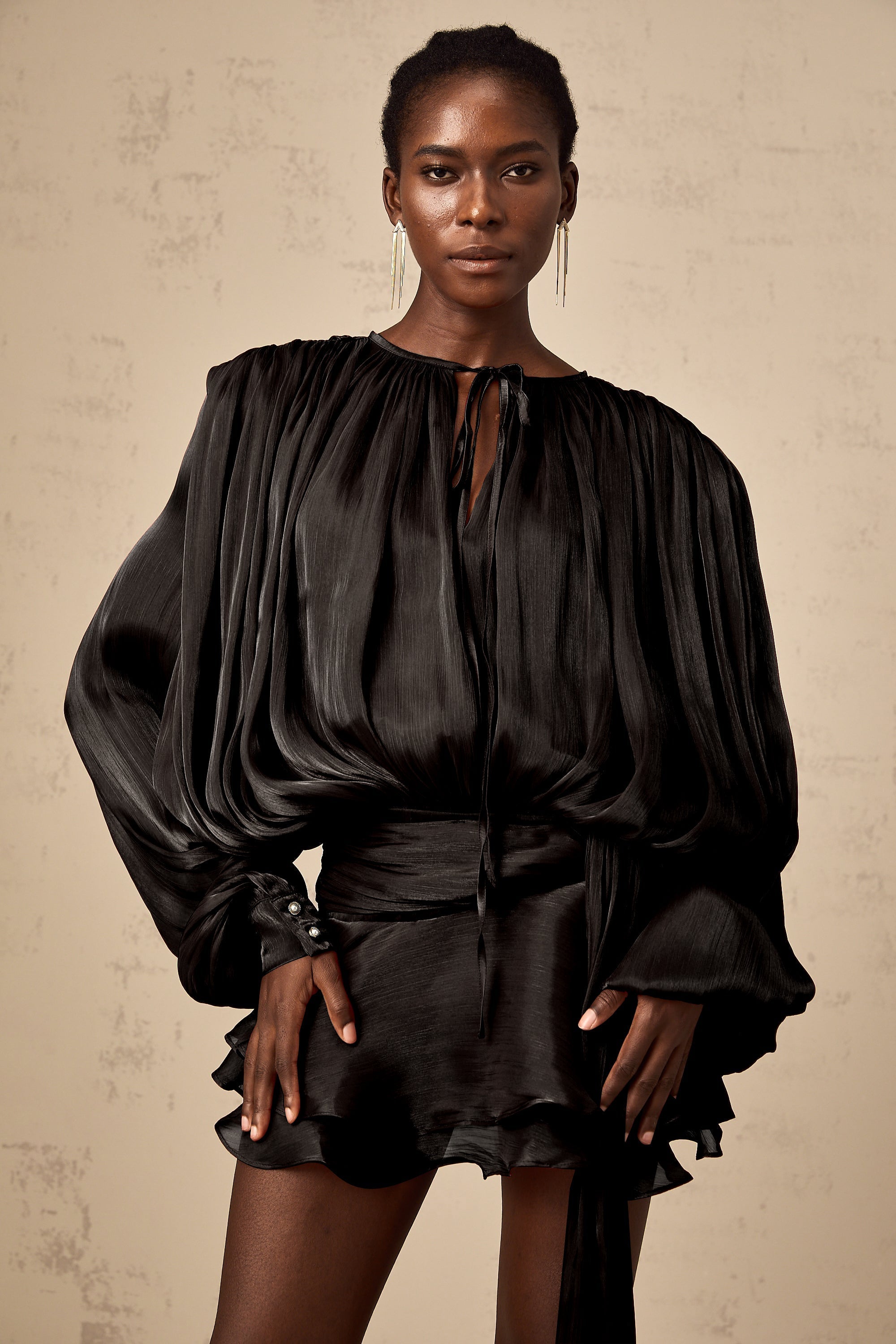 Μαύρο Μίνι Φόρεμα Με Βολάν Και Πλισέ Βολάν Eugénie