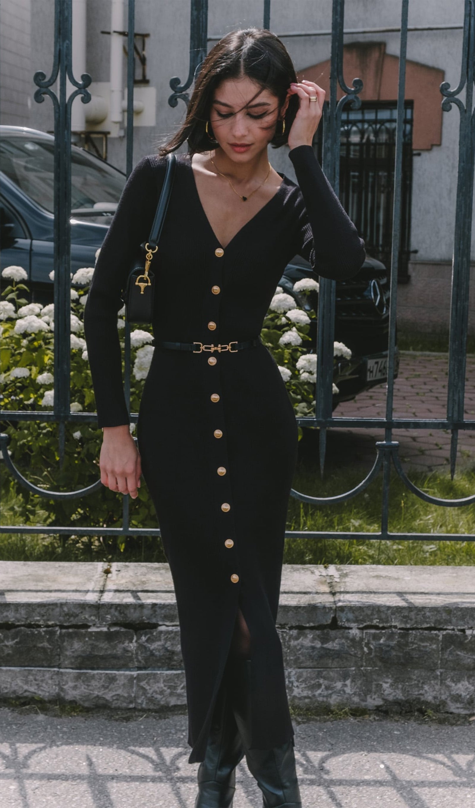 Πλεκτό Φόρεμα Μίντι Με V-Neck - Μαύρο