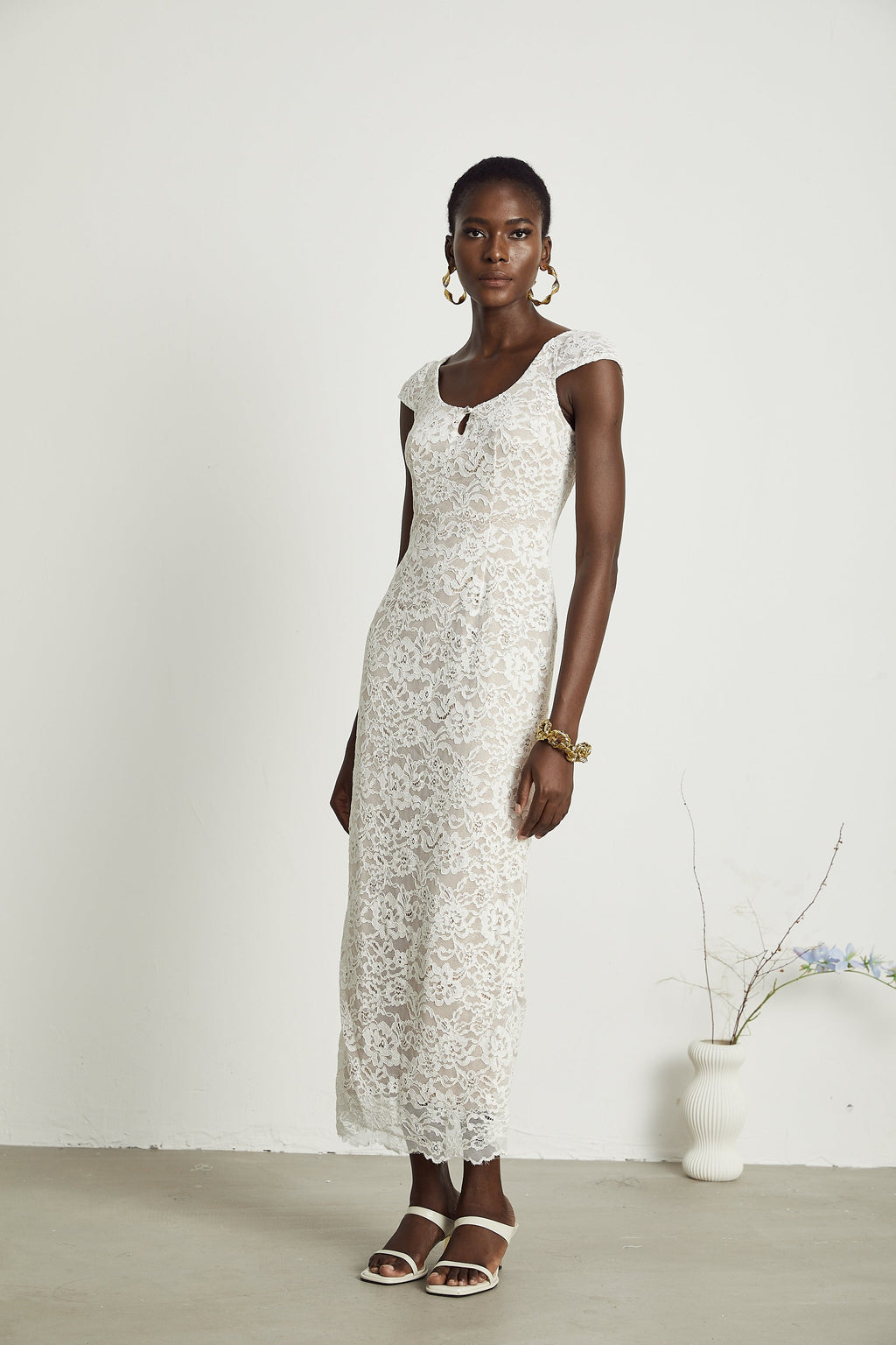 Φόρεμα Μίντι Με Δαντέλα Ariane Και Κέντημα Σε Φλοράλ Λεπτομέρειες