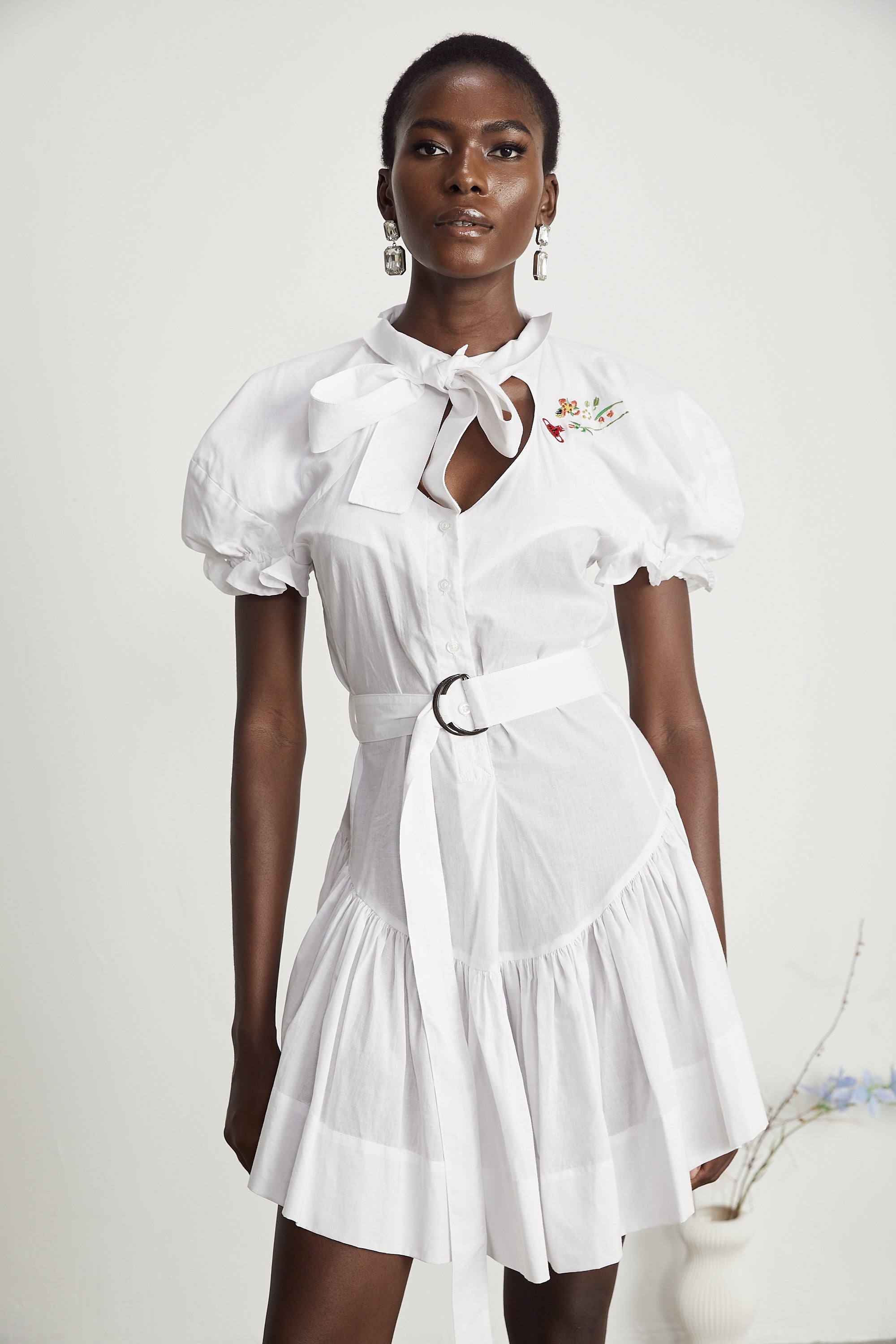 Μίνι Φόρεμα Με Κέντημα Σε Φλοράλ Στυλ Emmanuela