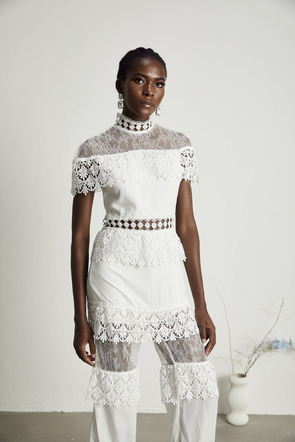 Ολόσωμη Φόρμα Με Δαντέλα Και Πάνελ Από Μαρτινίκα