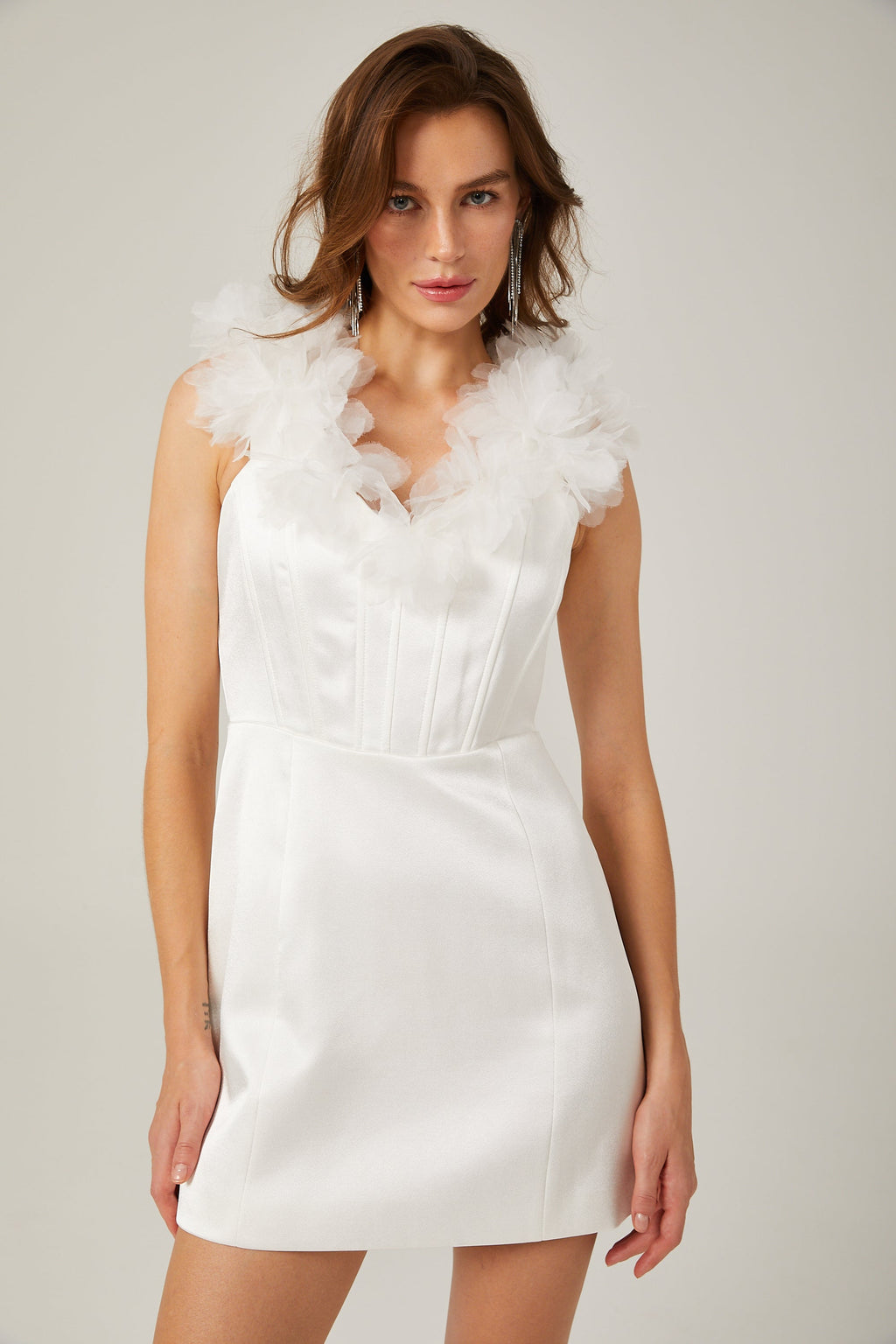 Μίνι Φόρεμα Με Κορσέ Jaime Σε Λευκό Χρώμα Και Ψεύτικα Λουλούδια