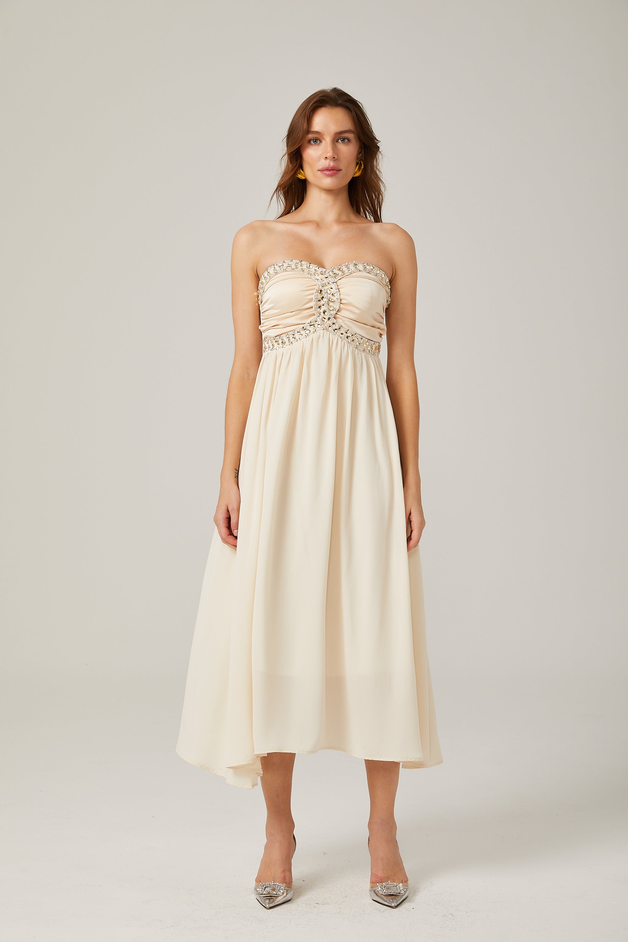 Φόρεμα Μίντι Με Κέντημα Και Έξω Τους Ώμους Parisa