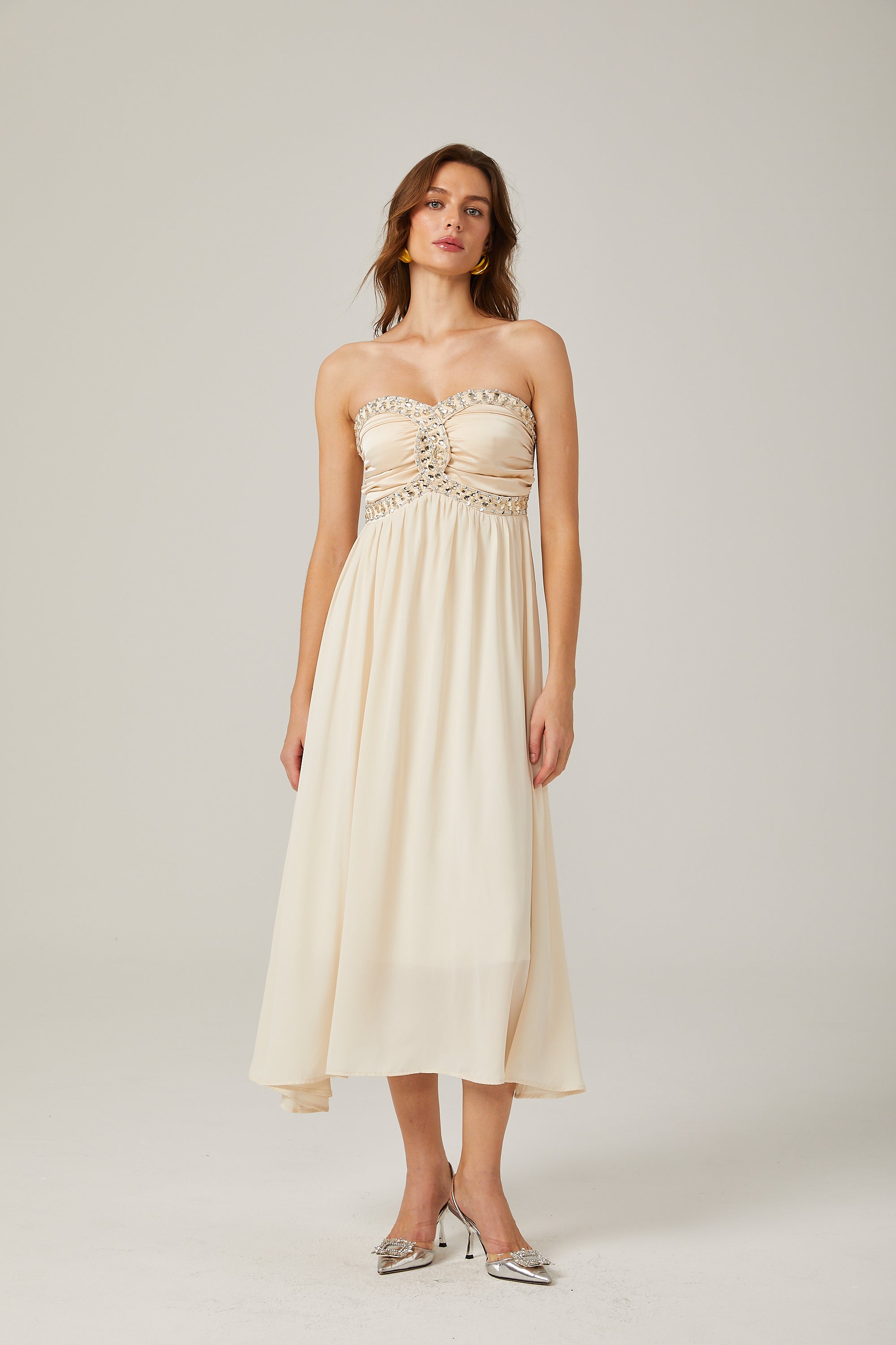 Φόρεμα Μίντι Με Κέντημα Και Έξω Τους Ώμους Parisa