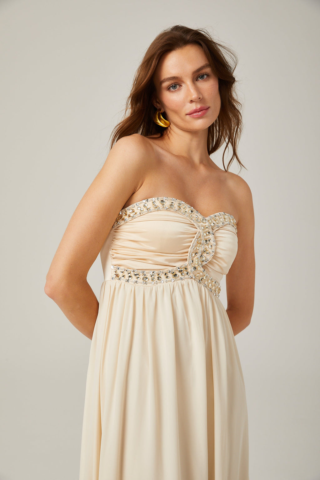 Φόρεμα Μίντι Με Κέντημα Και Έξω Τους Ώμους Parisa