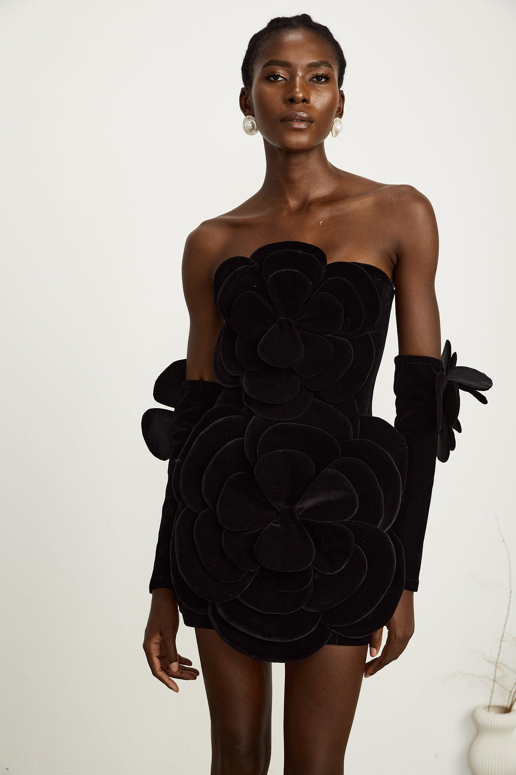 Μαύρο Μίνι Φόρεμα Με Απλικέ Λουλούδια Azura