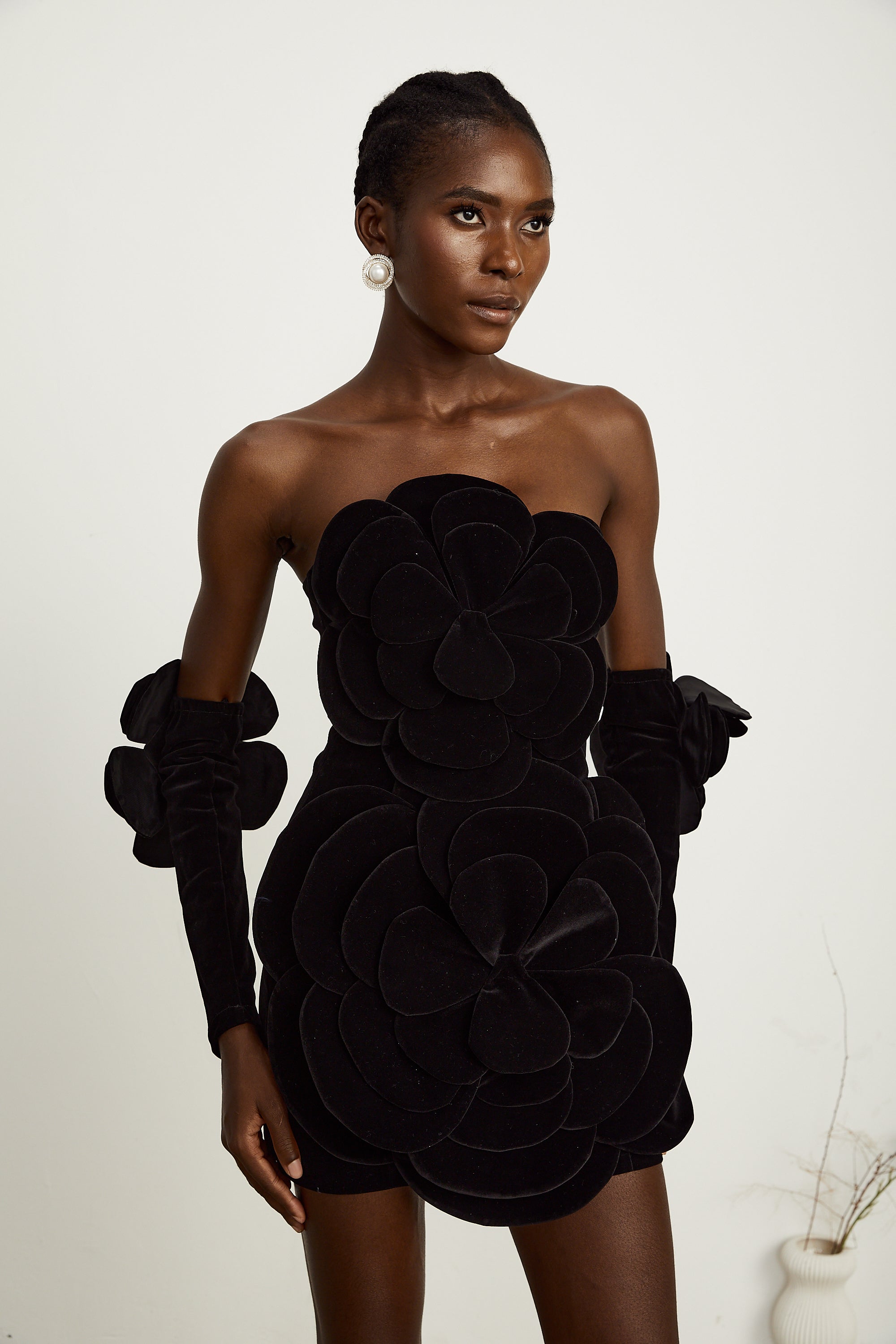 Μαύρο Μίνι Φόρεμα Με Απλικέ Λουλούδια Azura