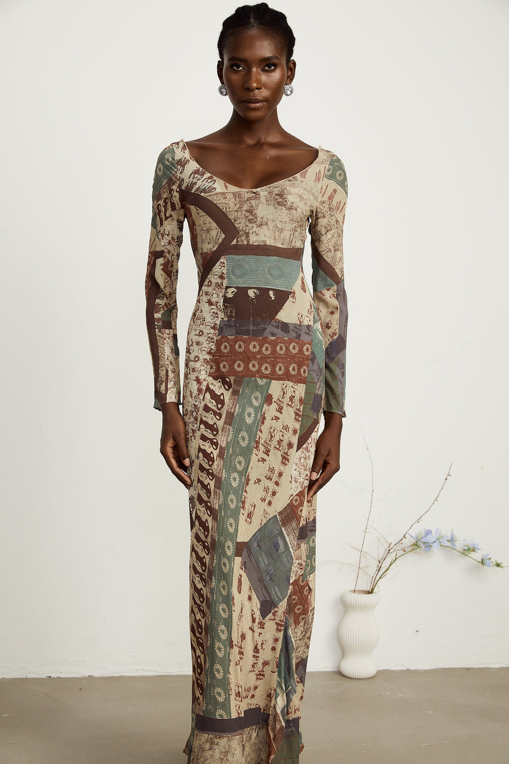 Φόρεμα Hedwige Με Καφέ Γκράφιτι Και Print Σε Μάξι Απόχρωση®