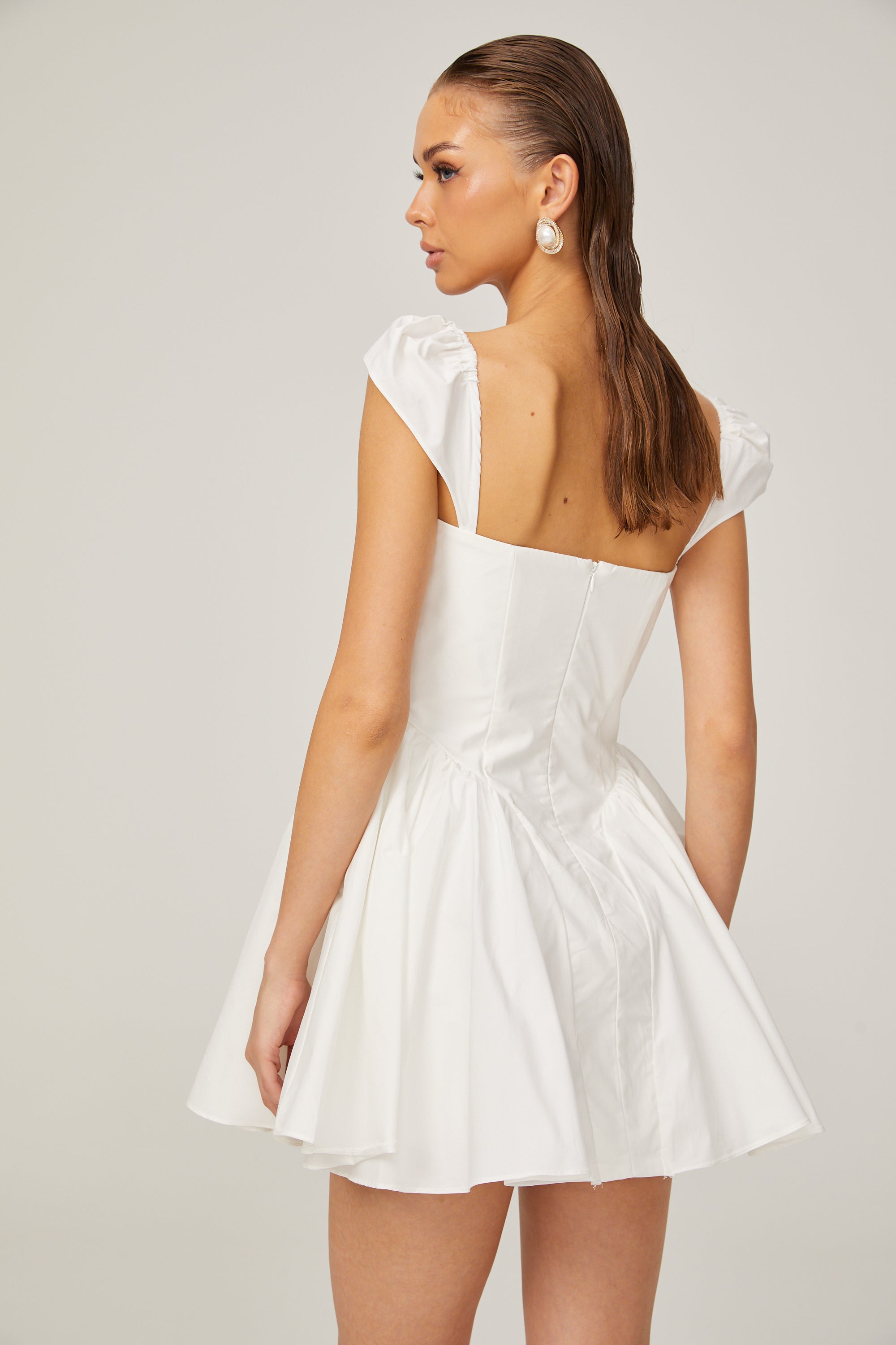 Μίνι Φόρεμα Julie Με Λευκό Γιακά Και Αμάνικο Γιακά ®