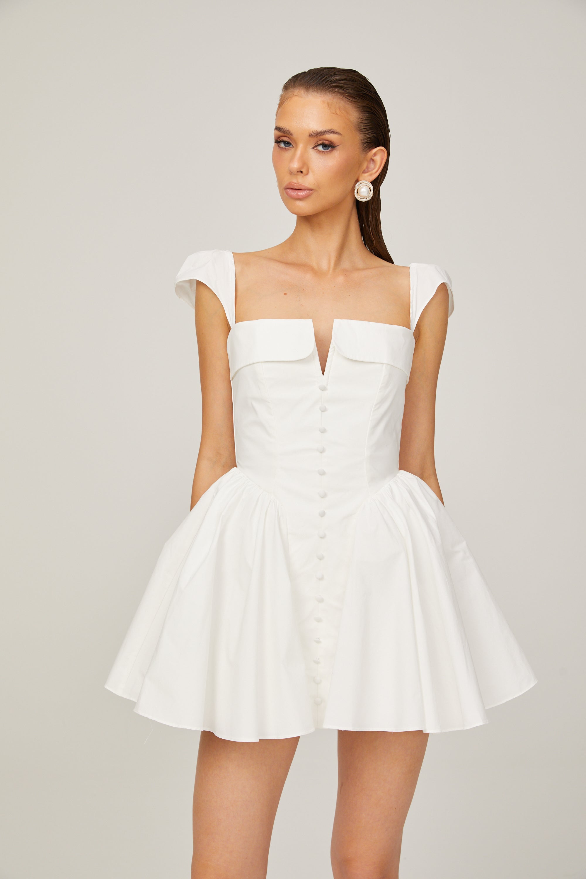 Μίνι Φόρεμα Julie Με Λευκό Γιακά Και Αμάνικο Γιακά ®