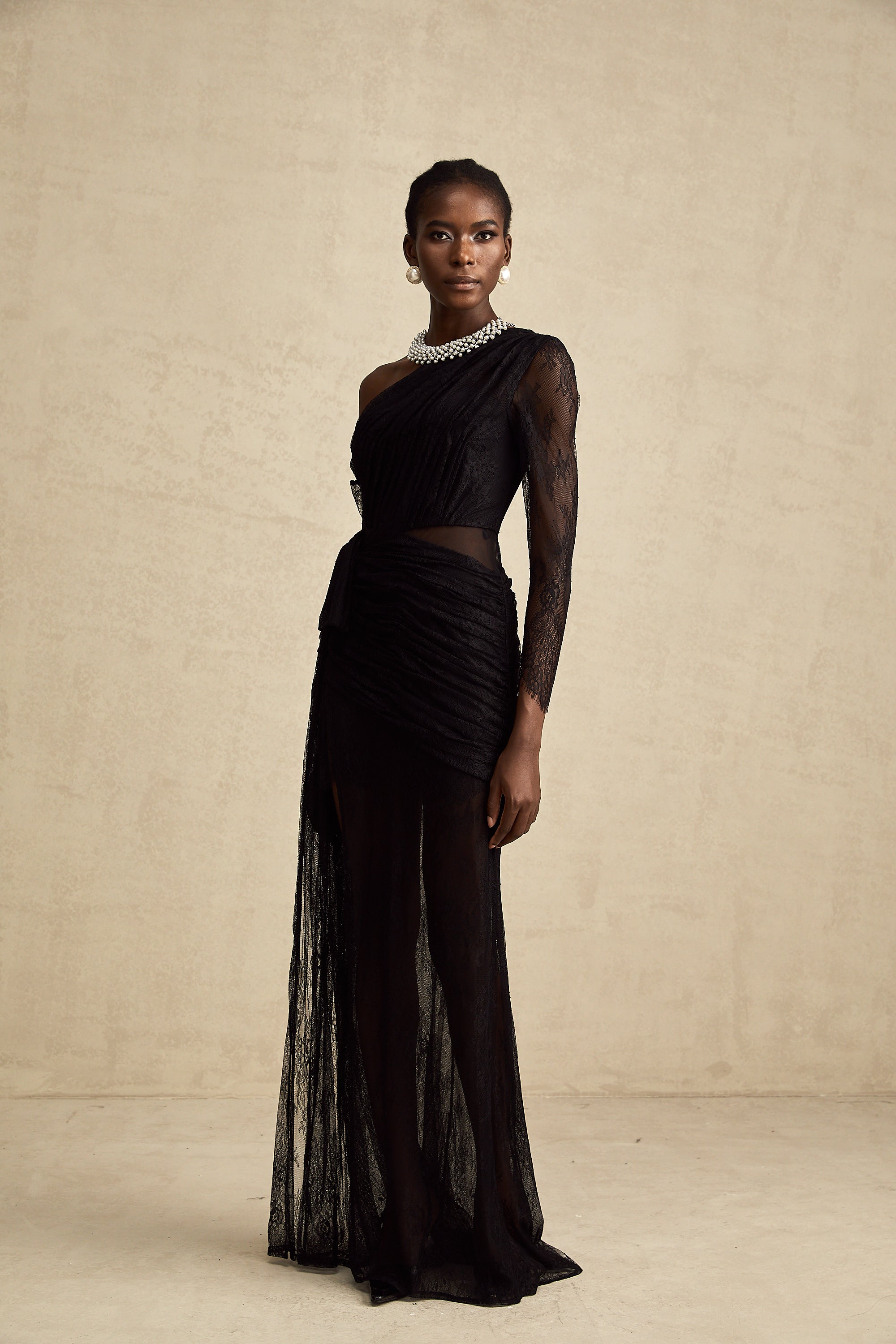 Μαύρο Φόρεμα Jeanne Με Έναν Ώμο Και Μάξι Λαιμόκοψη