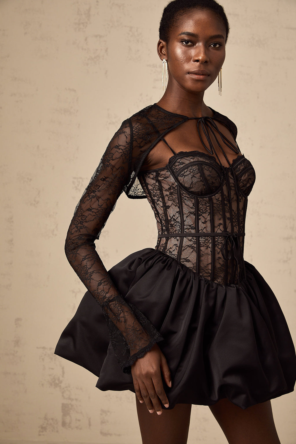 Σετ Ασορτί Γιλέκου Και Φορέματος Louise Με Μαύρο Φλοράλ Δαντέλα