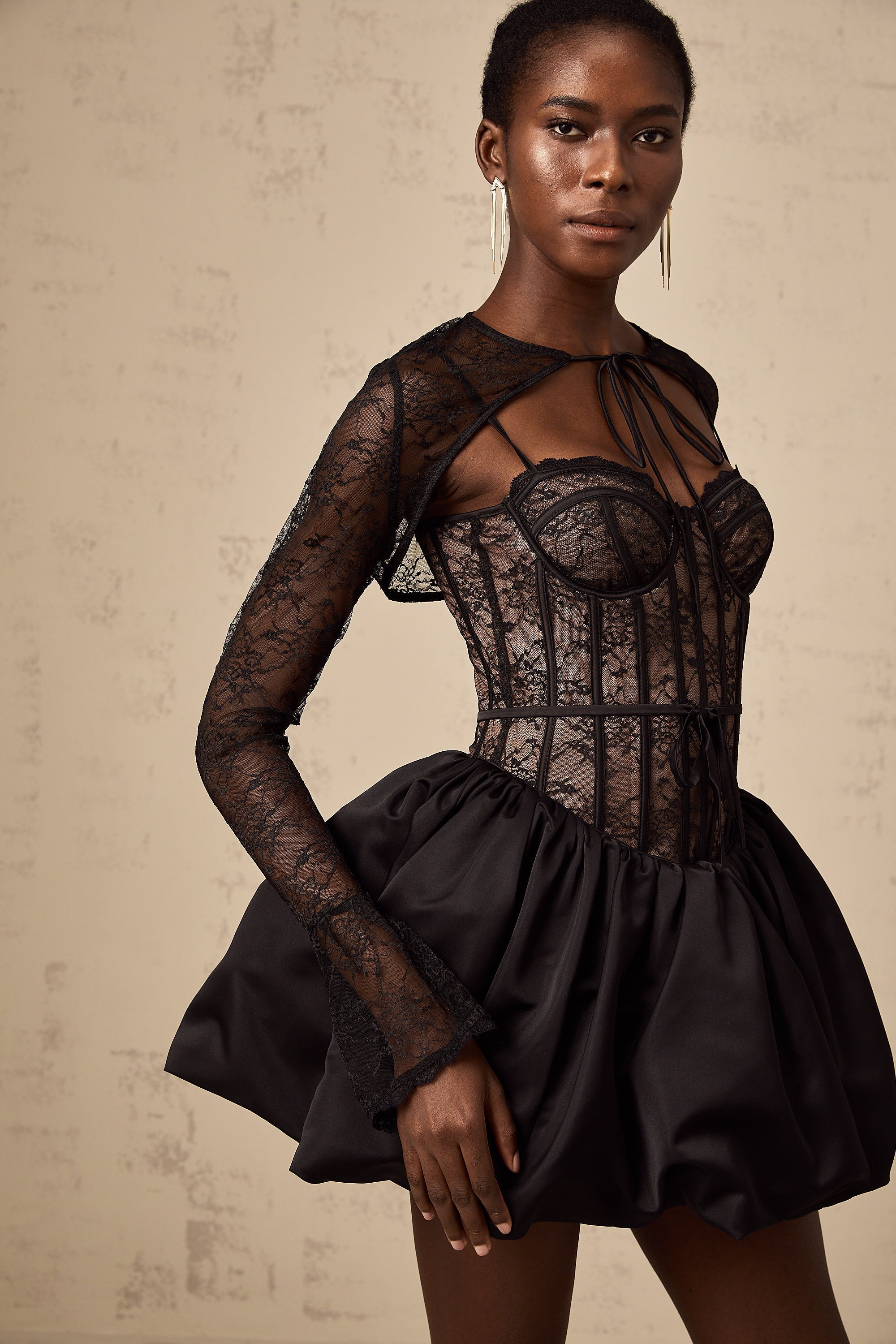 Σετ Ασορτί Γιλέκου Και Φορέματος Louise Με Μαύρο Φλοράλ Δαντέλα