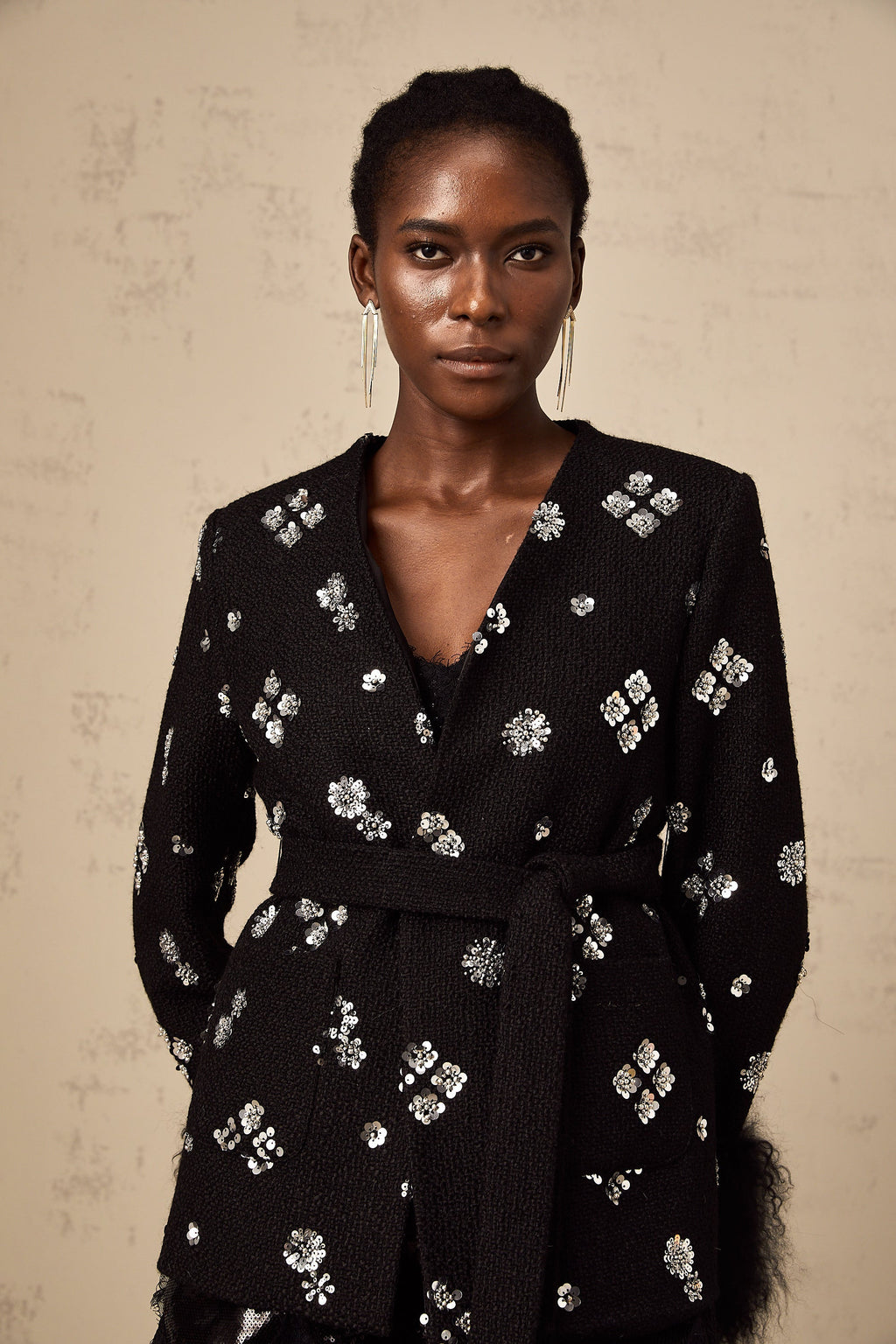 Μαύρο Κεντημένο Μπουφάν Με Ζώνη Juliette