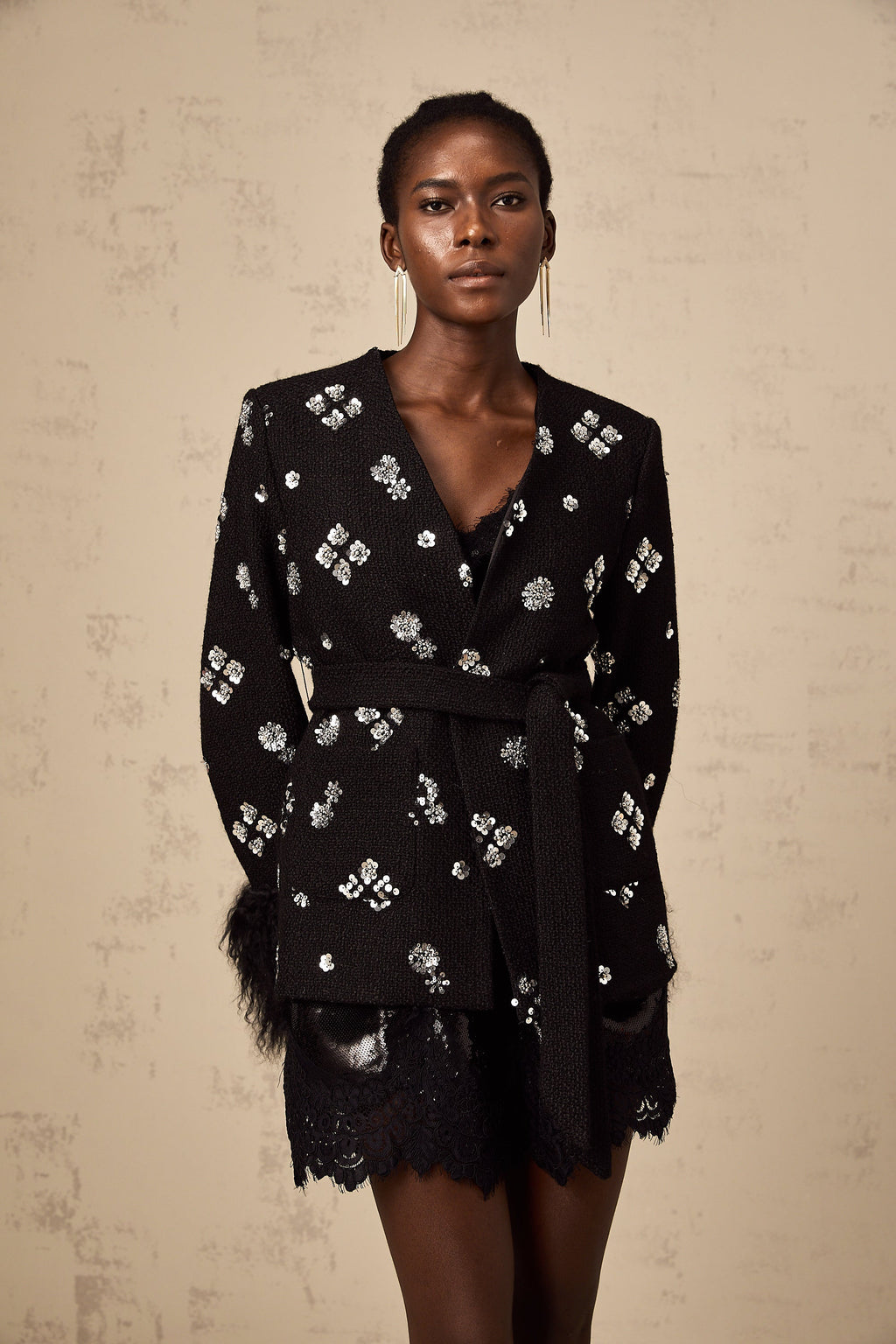 Μαύρο Κεντημένο Μπουφάν Με Ζώνη Juliette