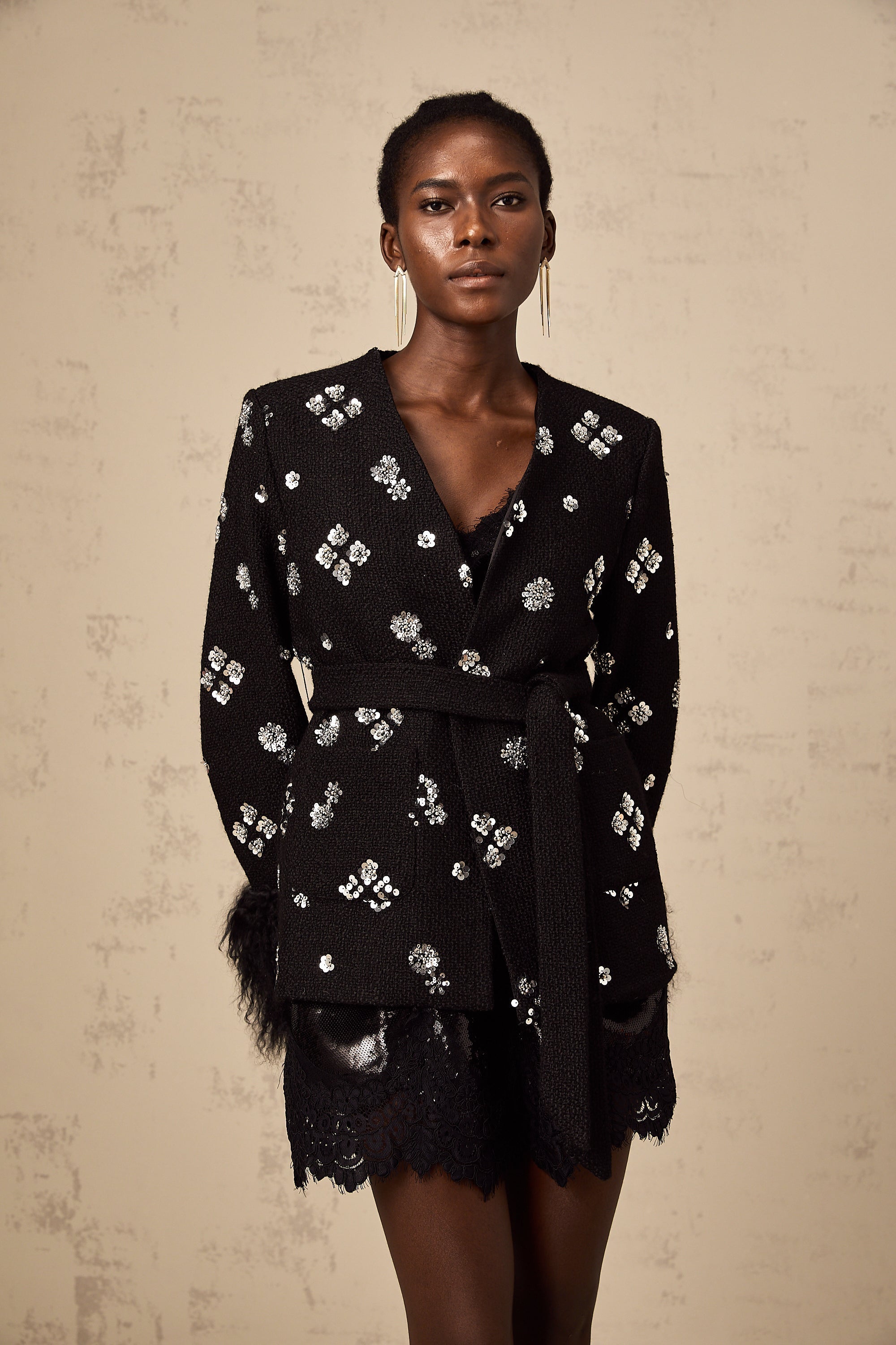 Μαύρο Κεντημένο Μπουφάν Με Ζώνη Juliette