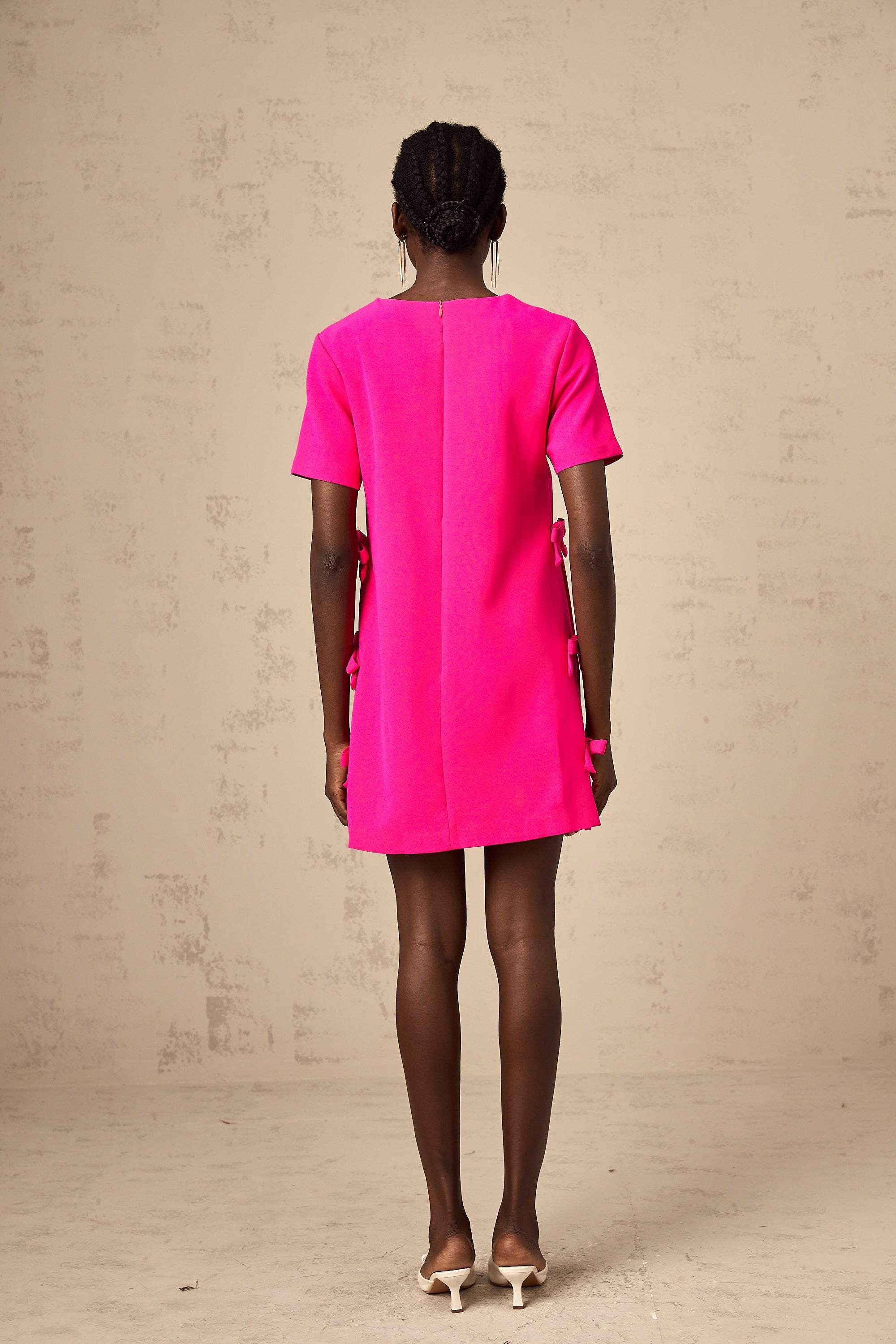 Μίνι Φόρεμα Chanelle Με Ροζ Φιόγκο Και Λεπτομέρειες Από Φιόγκο