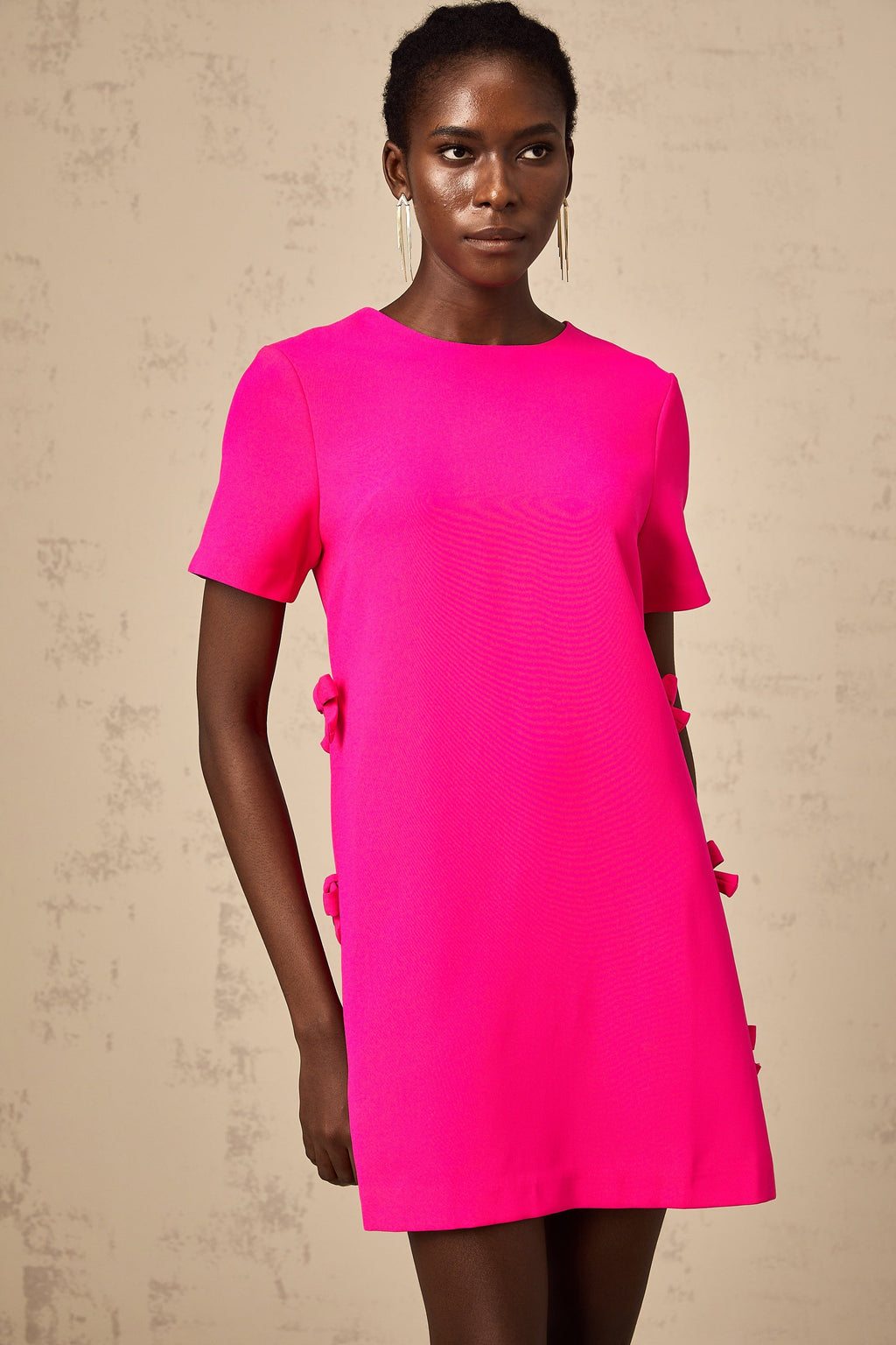 Μίνι Φόρεμα Chanelle Με Ροζ Φιόγκο Και Λεπτομέρειες Από Φιόγκο