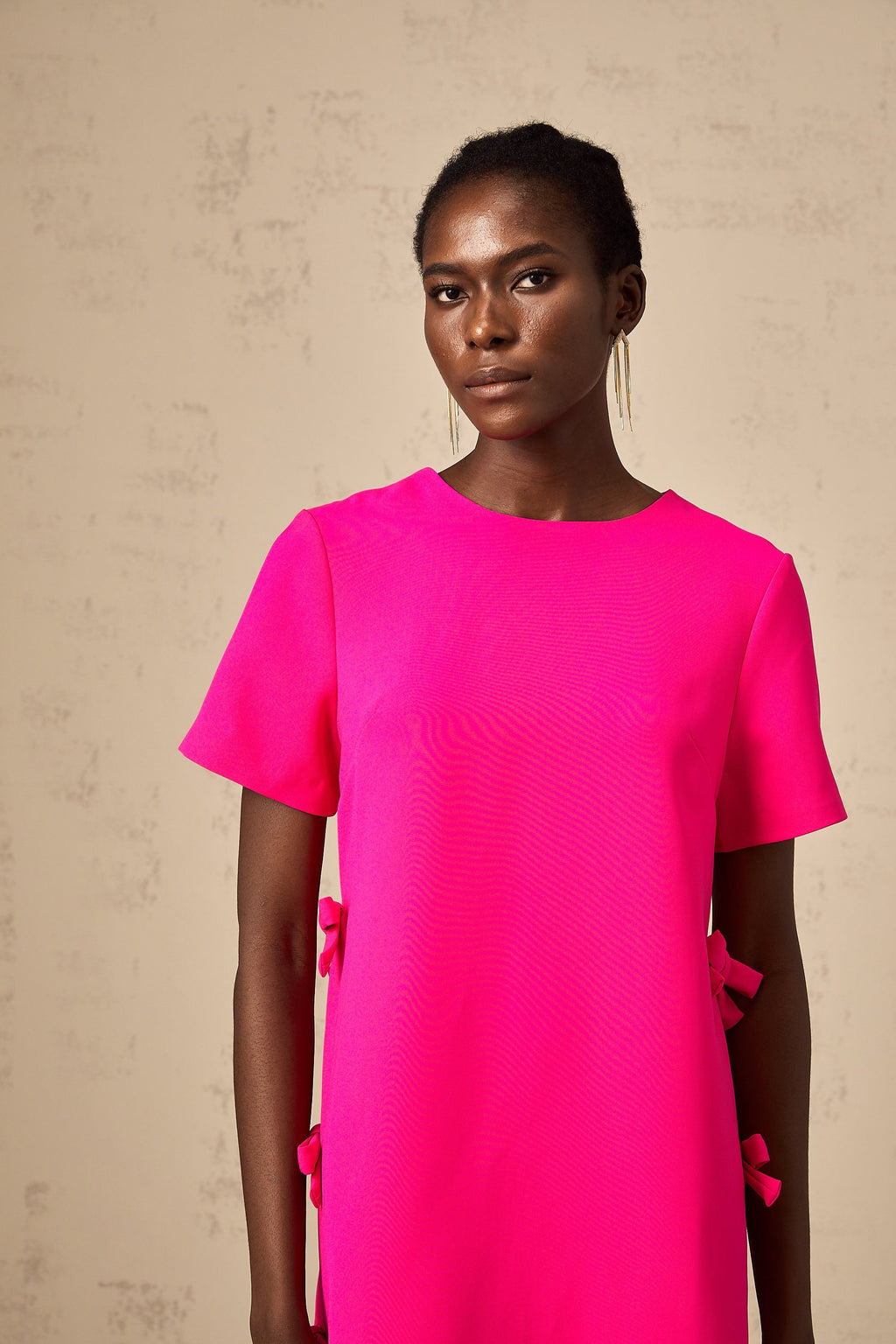 Μίνι Φόρεμα Chanelle Με Ροζ Φιόγκο Και Λεπτομέρειες Από Φιόγκο