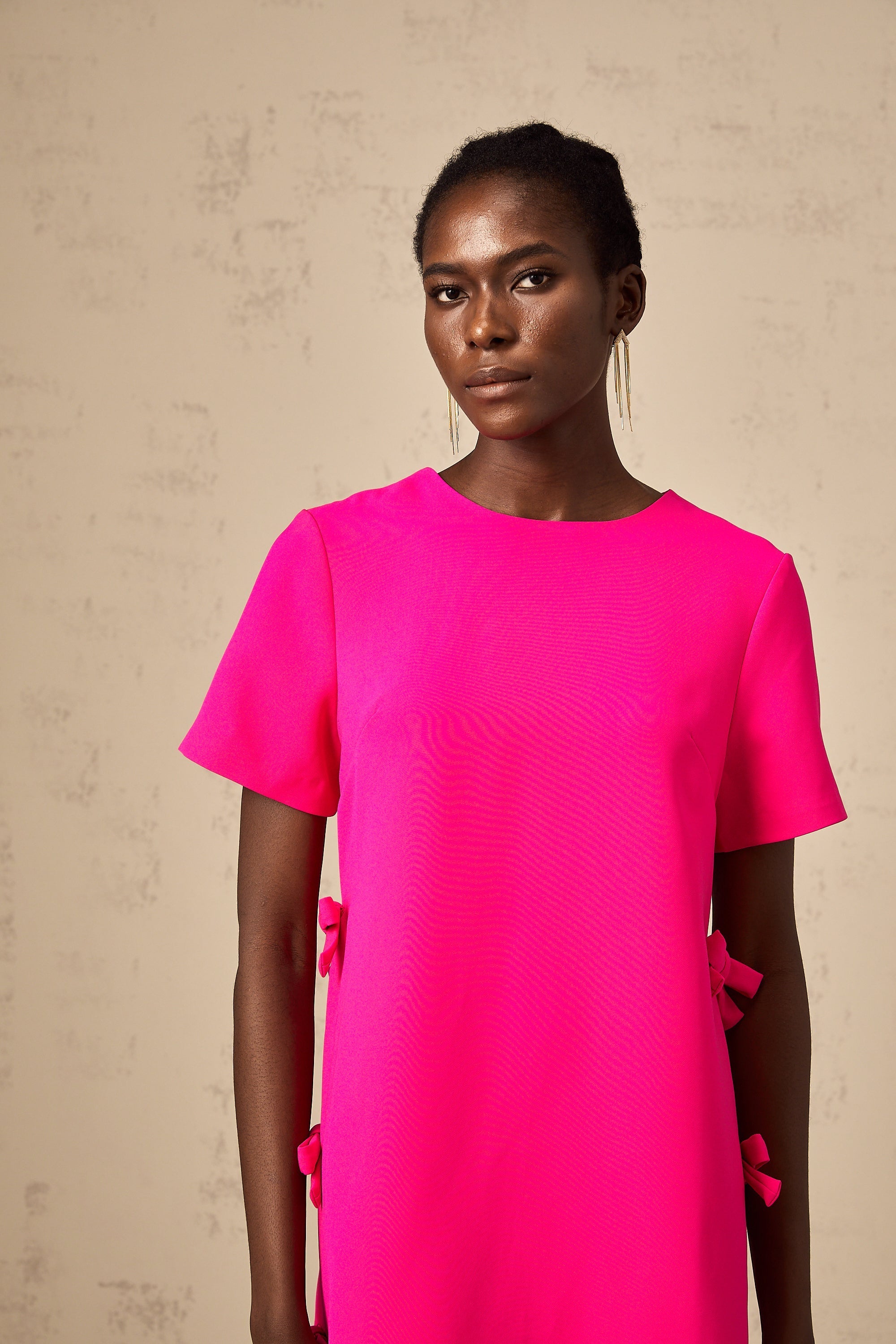 Μίνι Φόρεμα Chanelle Με Ροζ Φιόγκο Και Λεπτομέρειες Από Φιόγκο