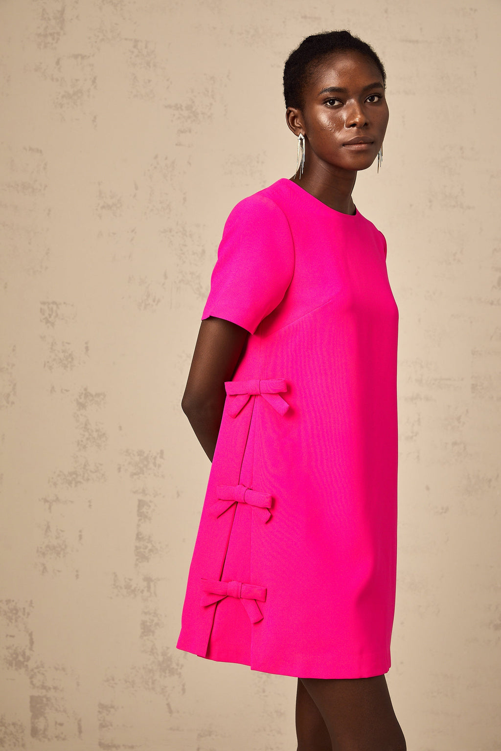 Μίνι Φόρεμα Chanelle Με Ροζ Φιόγκο Και Λεπτομέρειες Από Φιόγκο