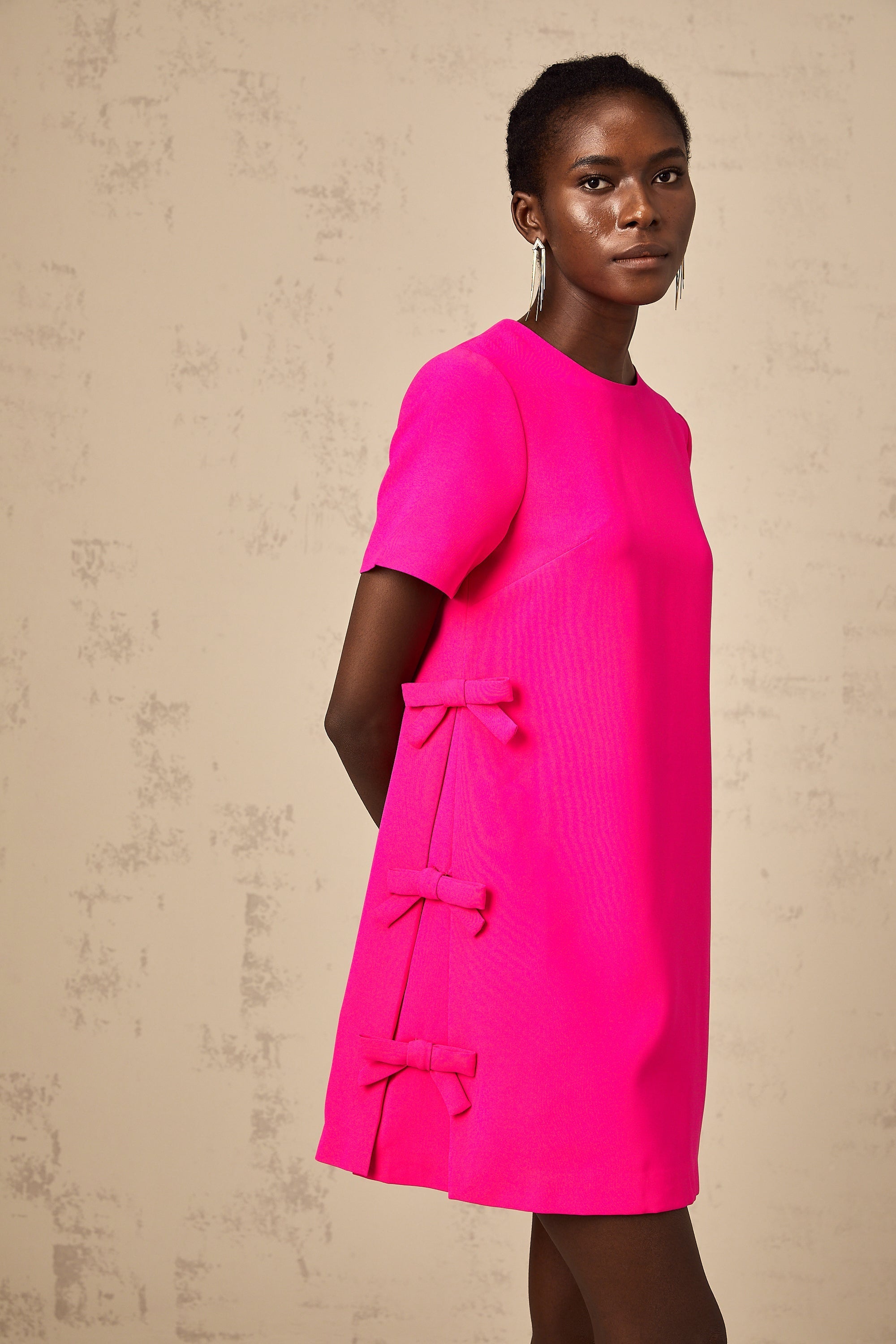 Μίνι Φόρεμα Chanelle Με Ροζ Φιόγκο Και Λεπτομέρειες Από Φιόγκο