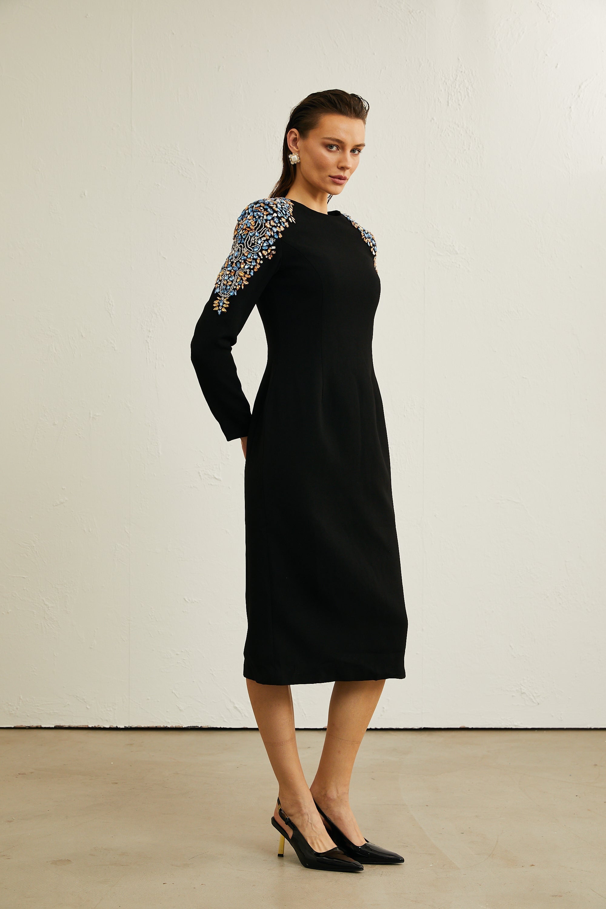 Φόρεμα Midi Maëlys Με Μαύρο Κρύσταλλο Και Στολίδια ®