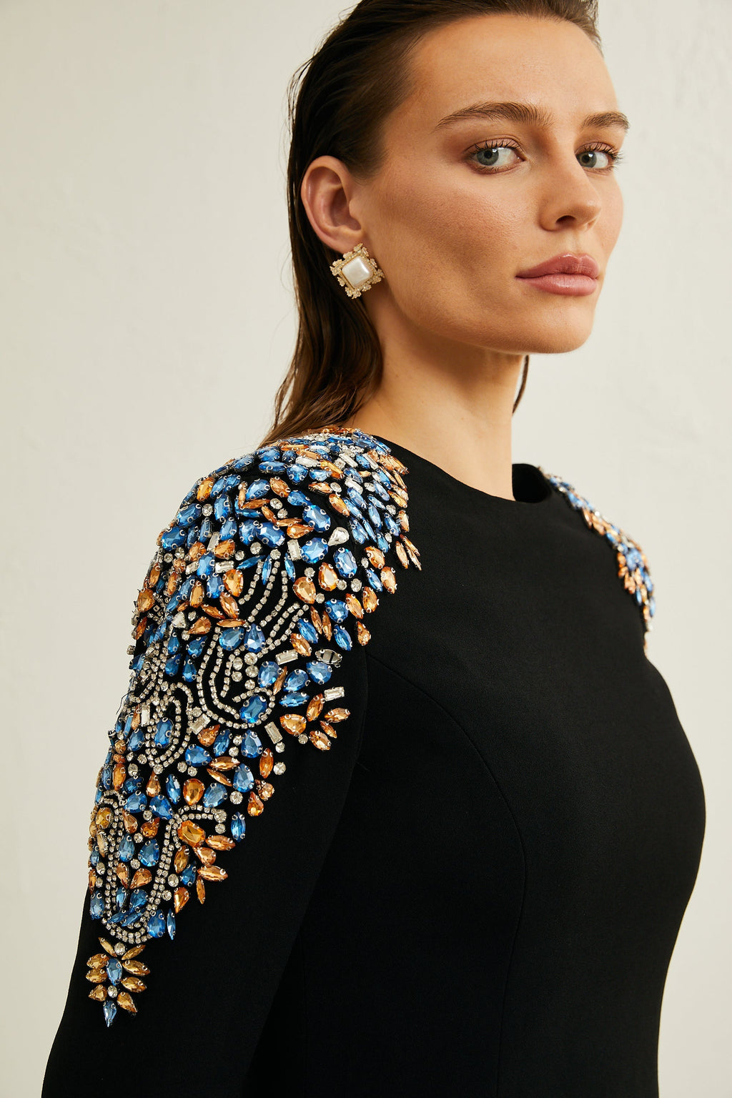 Φόρεμα Midi Maëlys Με Μαύρο Κρύσταλλο Και Στολίδια ®