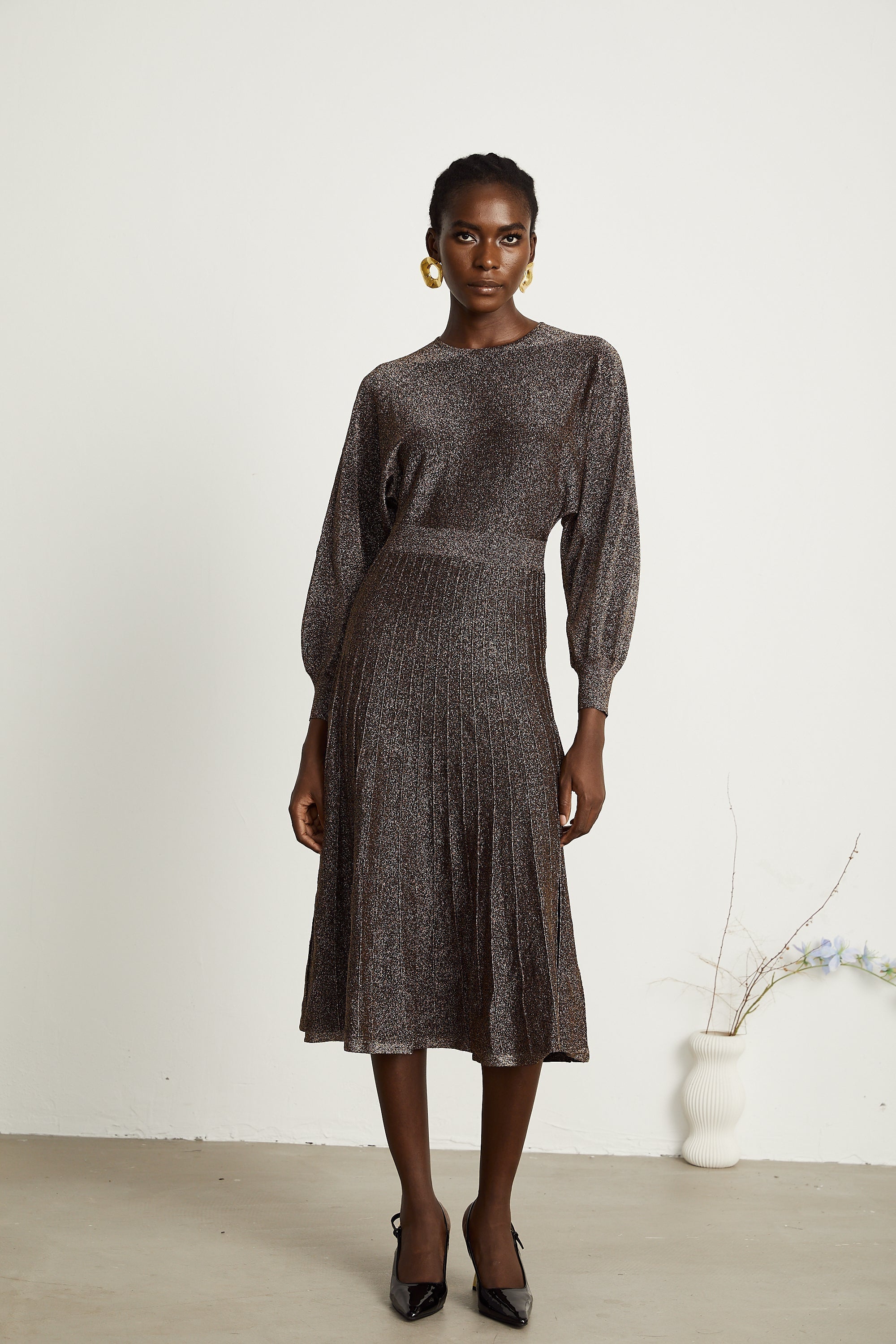 Φόρεμα Μίντι Με Μεταλλικό Νήμα Cordelia Σε Καφέ Χρώμα Και Ριμπ Ύφανση