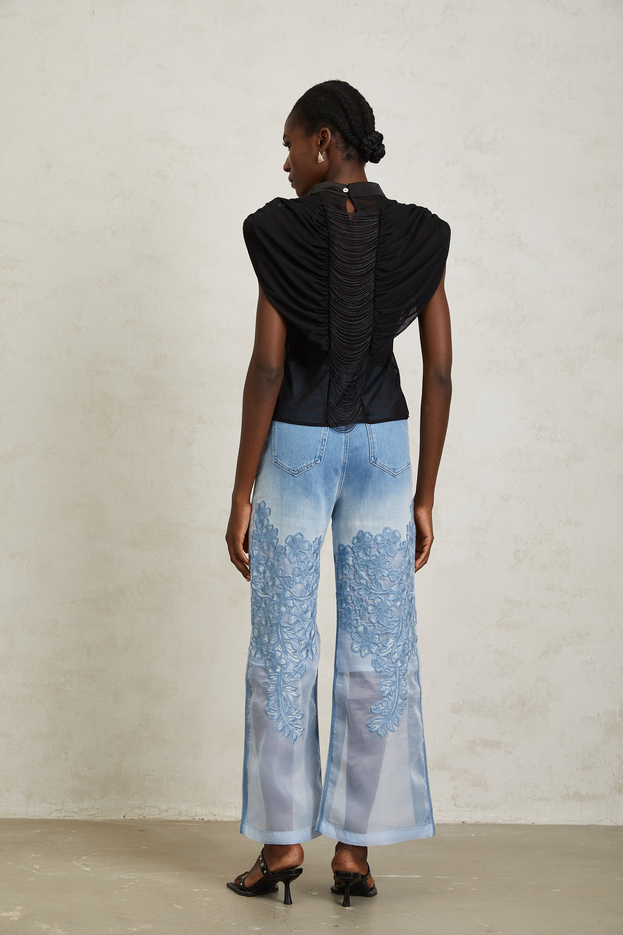 Μαύρο Τοπ Από Τούλι Με Βολάν Και Σούρες Zazie